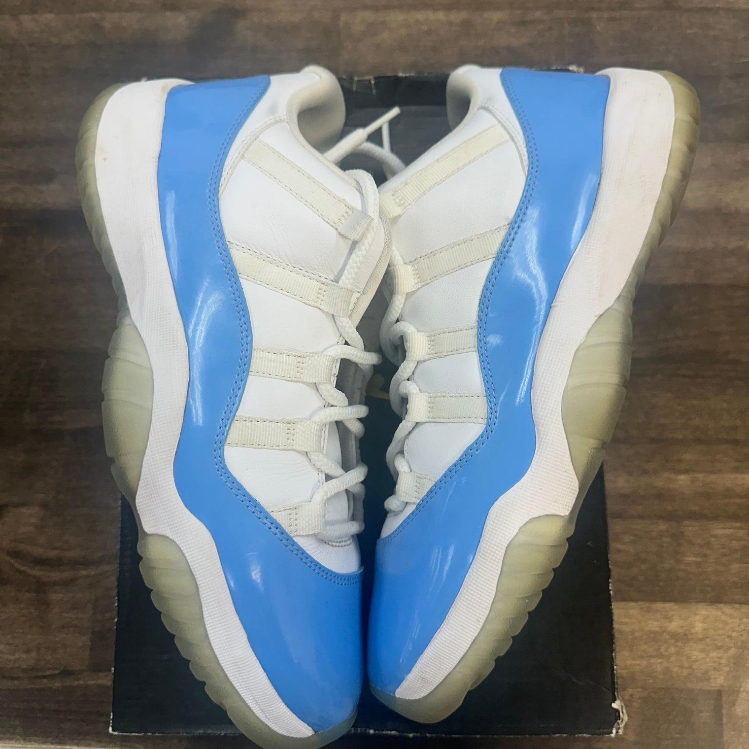 Air Jordan 11 Low UNC University Blue (Used)