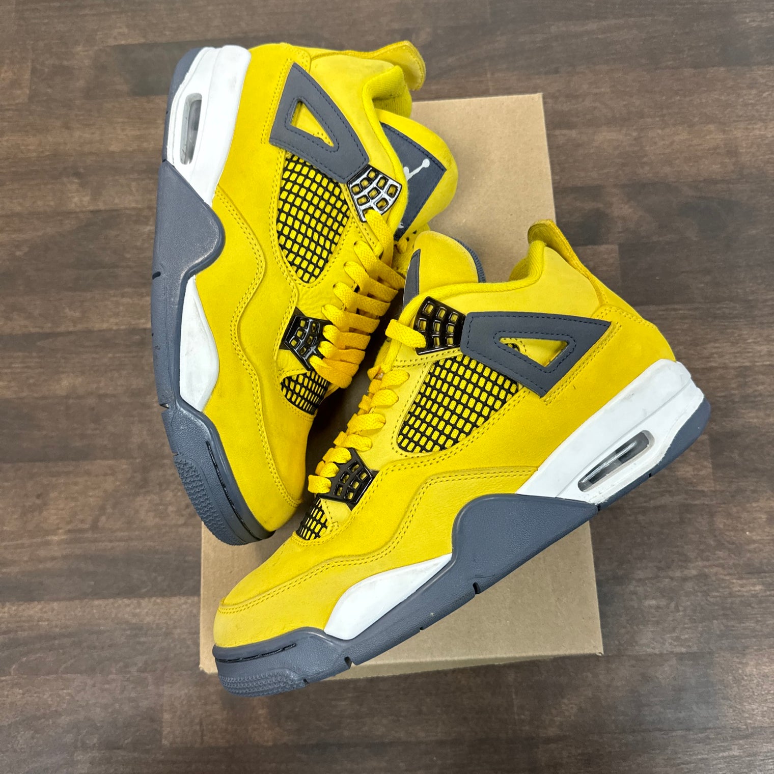 Lightning Jordan 4 (USED,NO BOX)