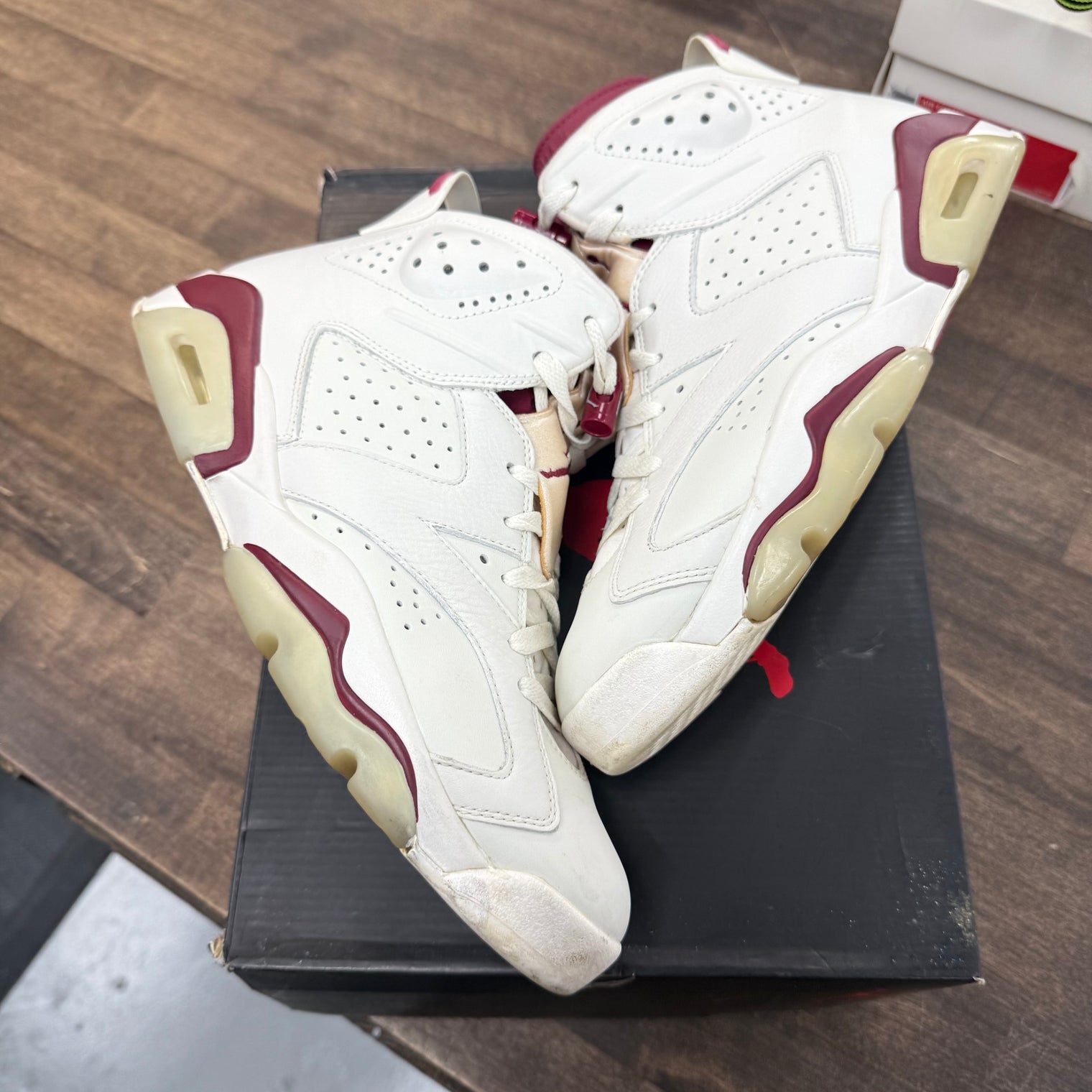 Maroon Jordan 6 Retro (USED)