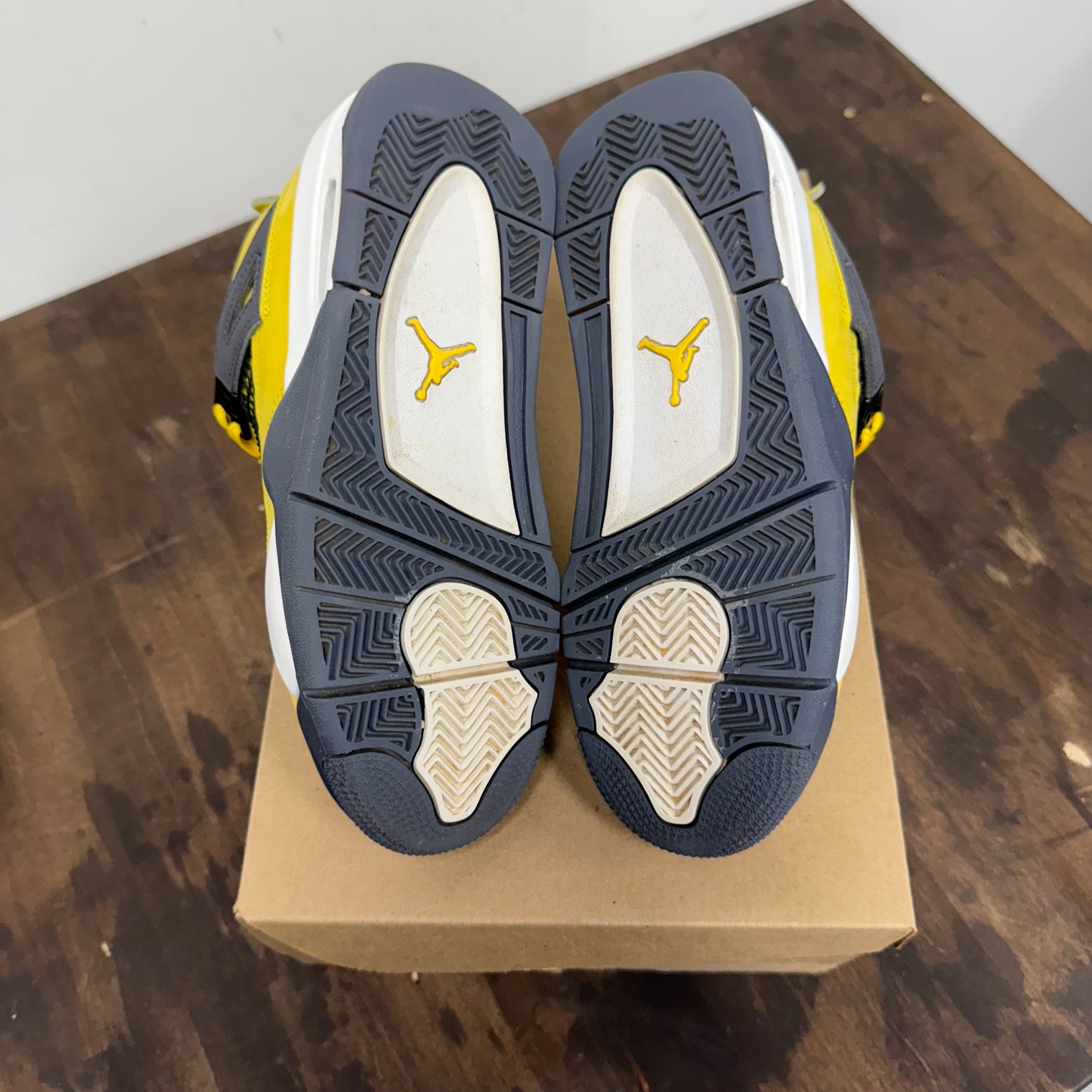Lightning Jordan 4 Retro (GS) (USED, No Box)