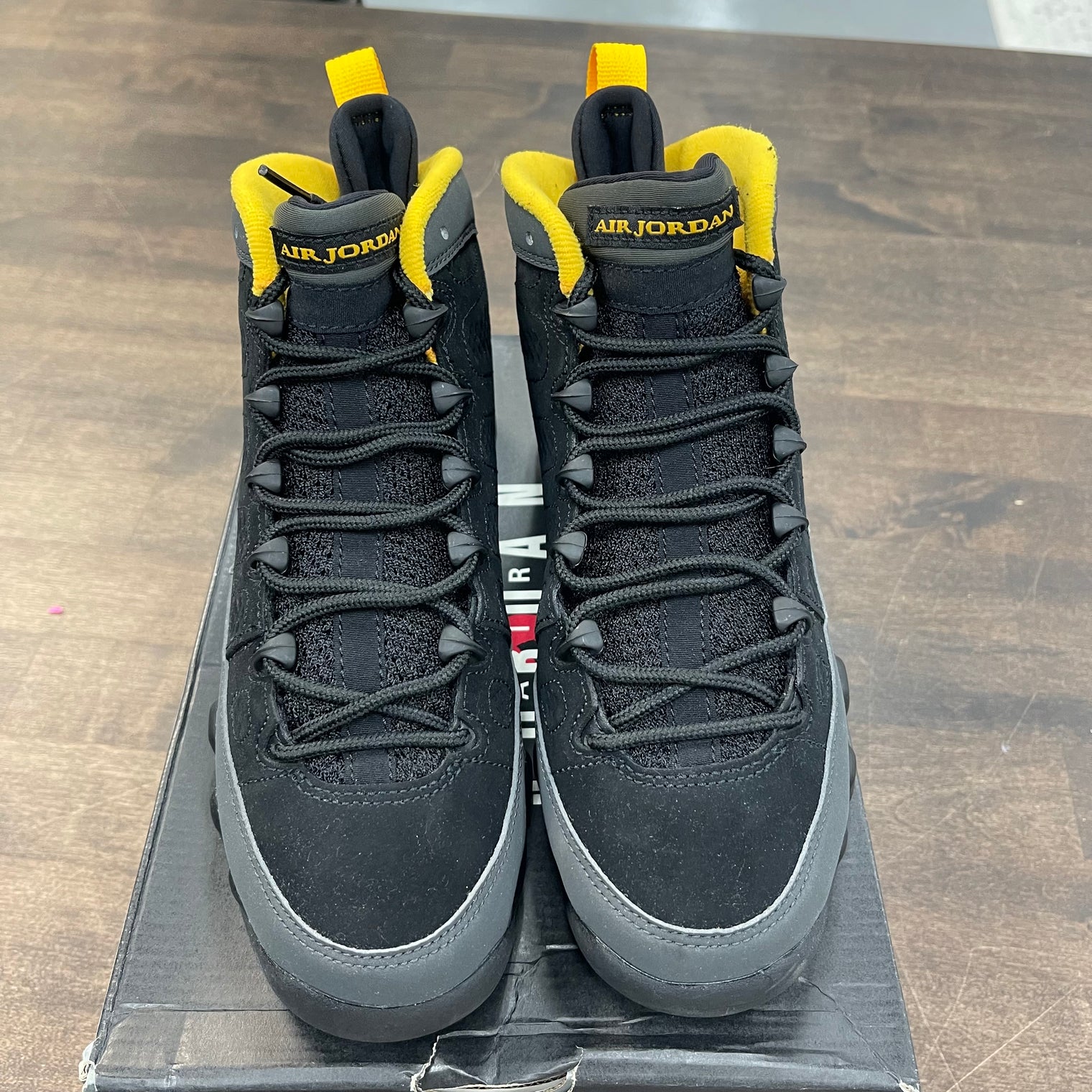 (GS) University Gold Jordan 9 (USED)