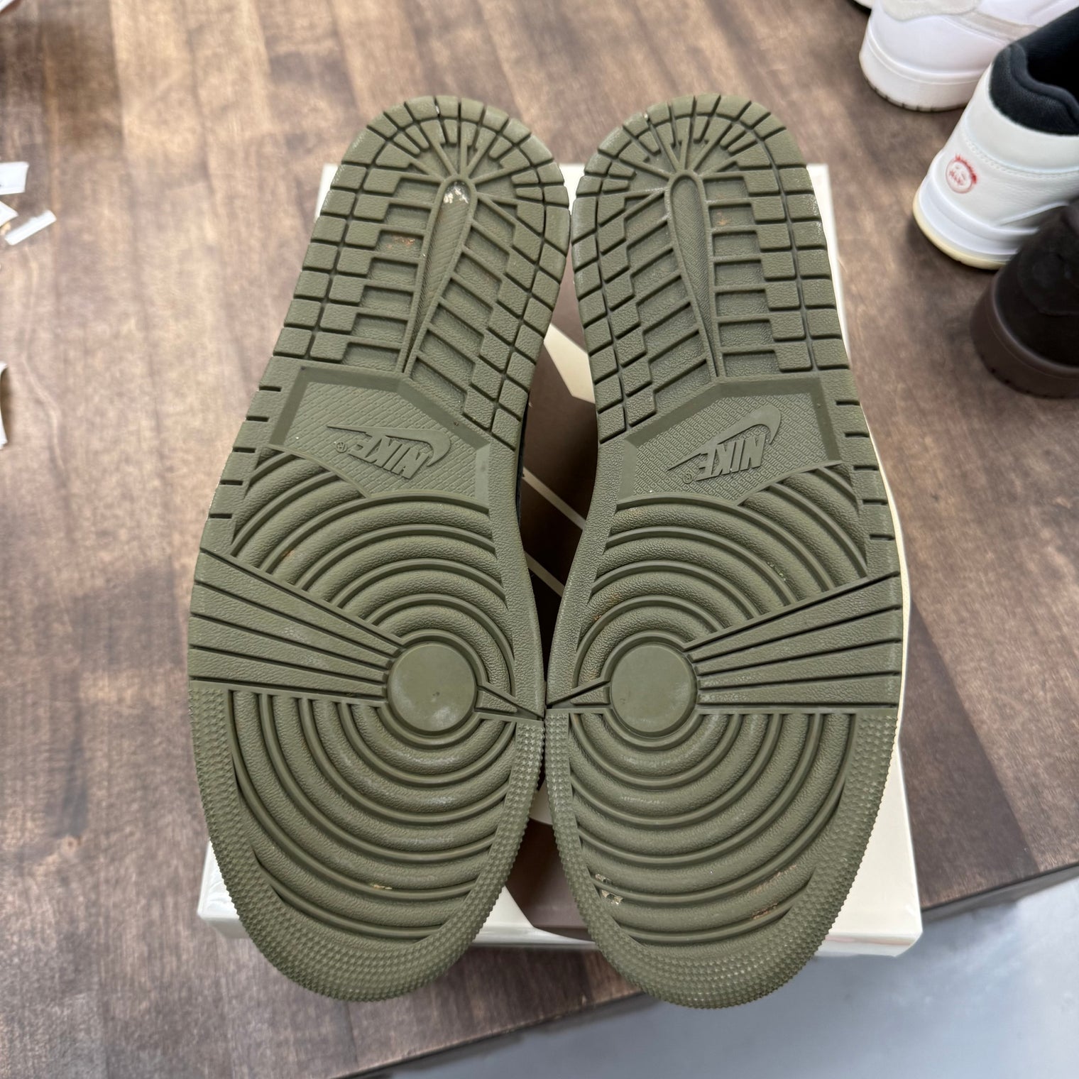 Medium Olive Travis Scott Jordan 1 Low OG SP (USED)