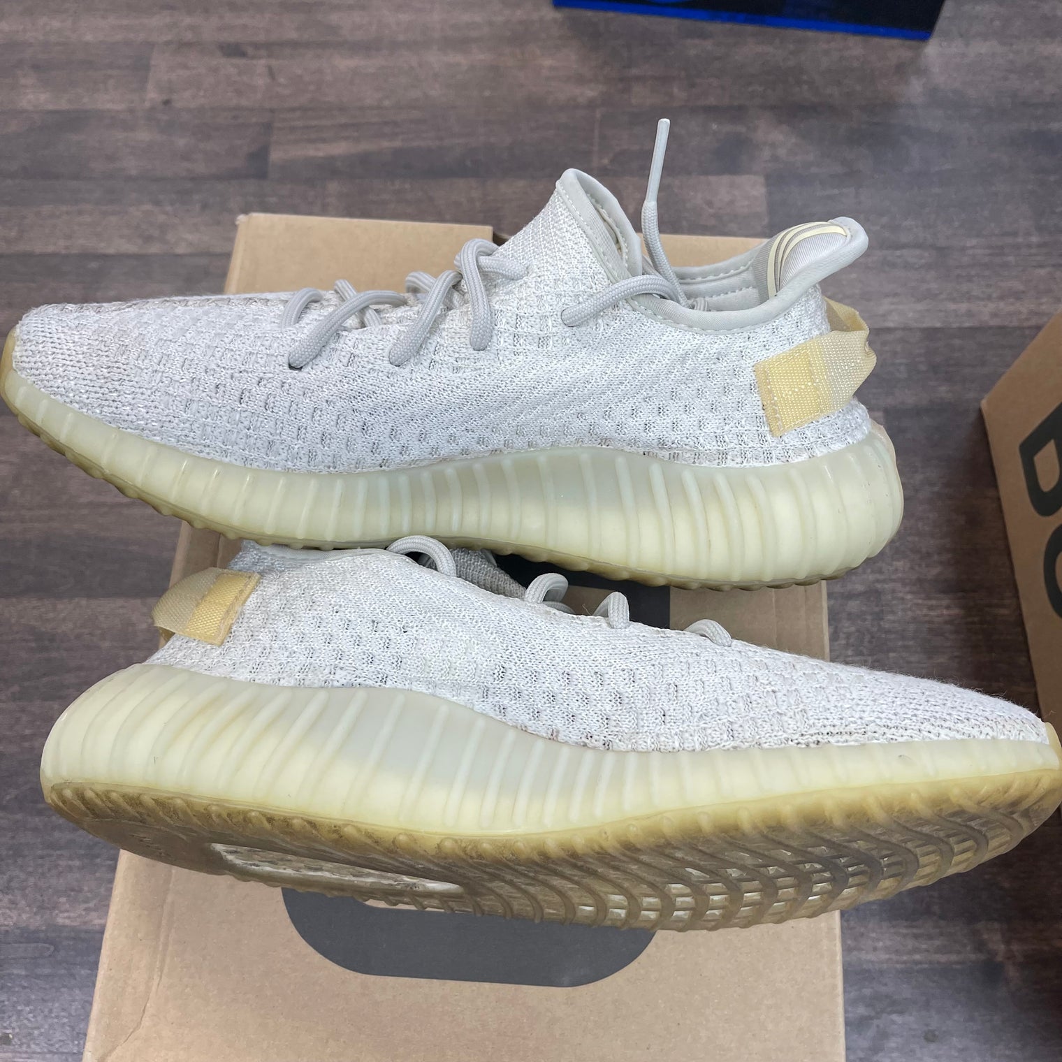 Light Yeezy 350 (USED)