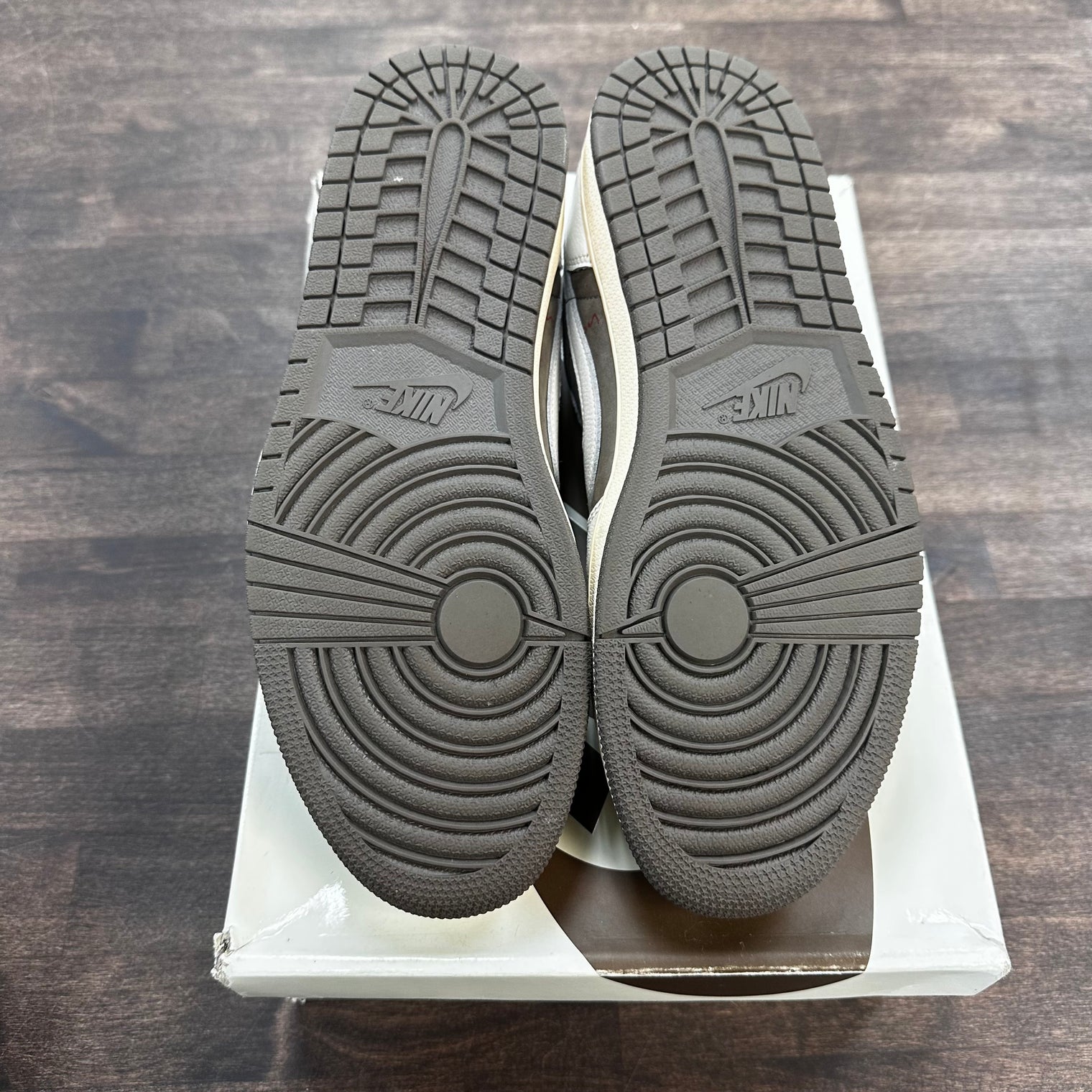 Reverse Mocha Travis Scott Jordan 1 Low OG (USED)