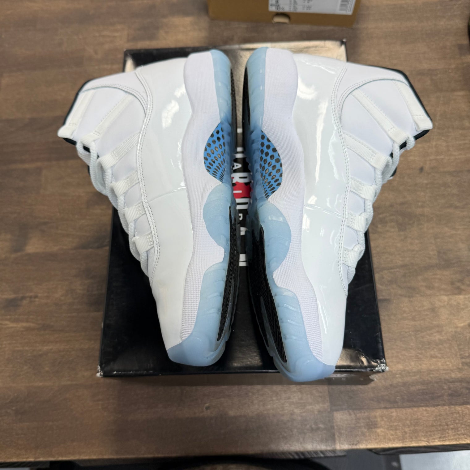 Legend Blue Jordan 11 (2024) (USED)