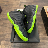 Black Volt Foamposite (USED)