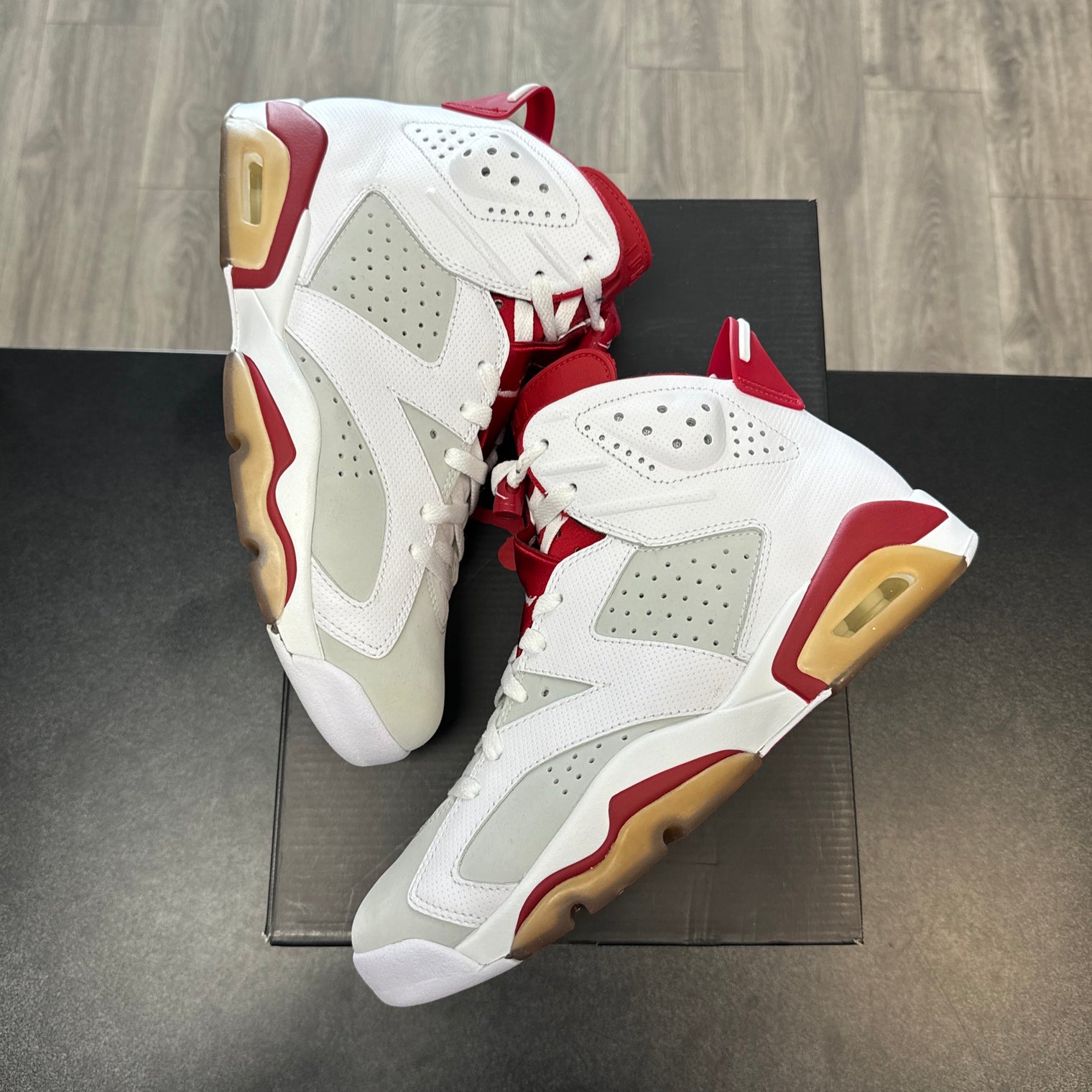 Alternate Hare Jordan 6 (USED)
