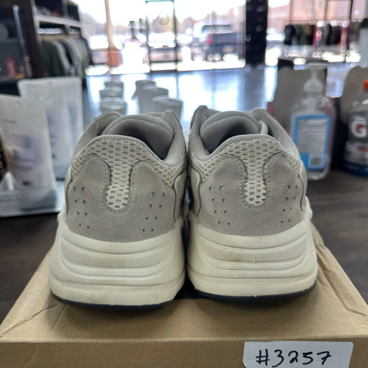 Analog Yeezy 700 (USED,No Box)
