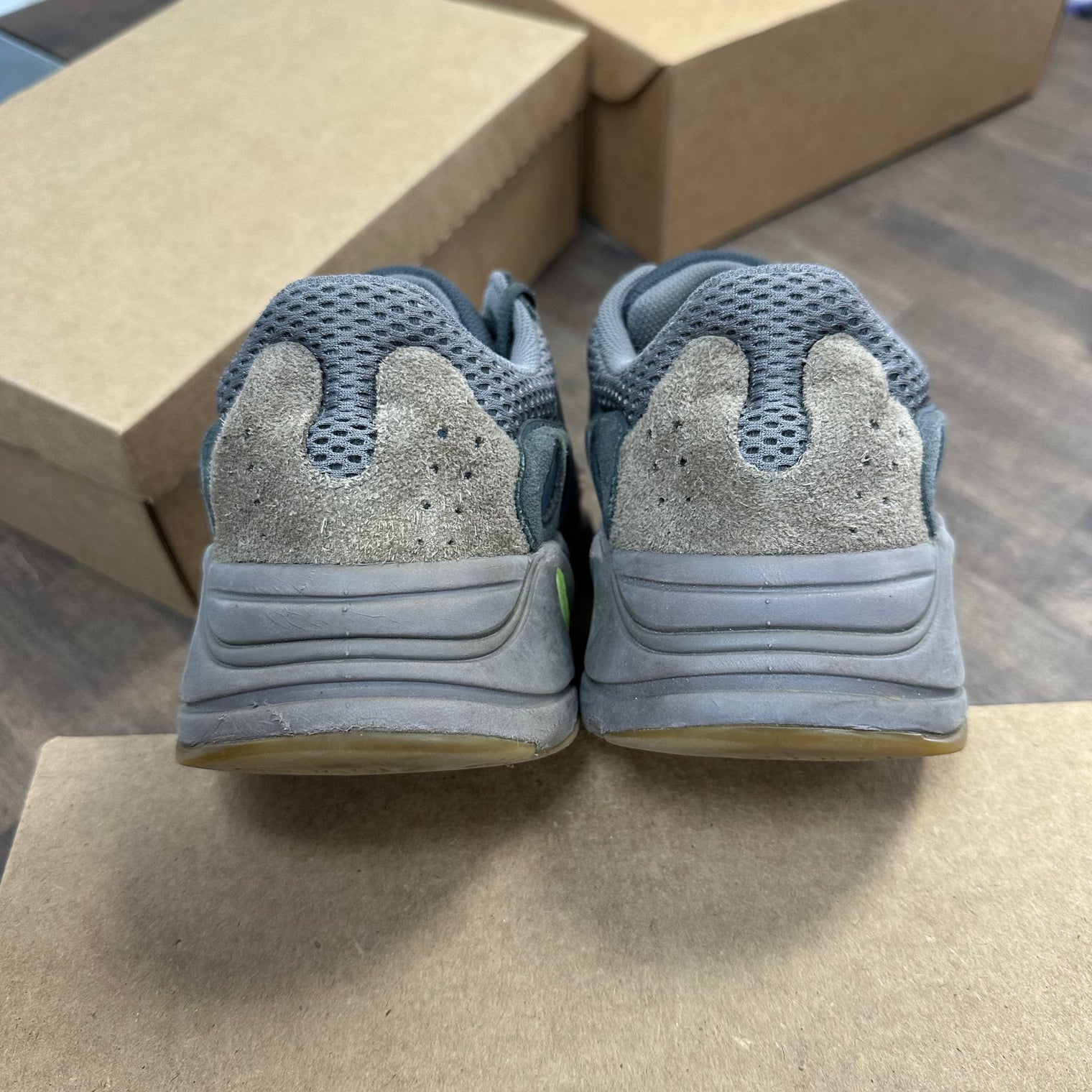 Mauve Yeezy 700 V1 (USED,No Box)