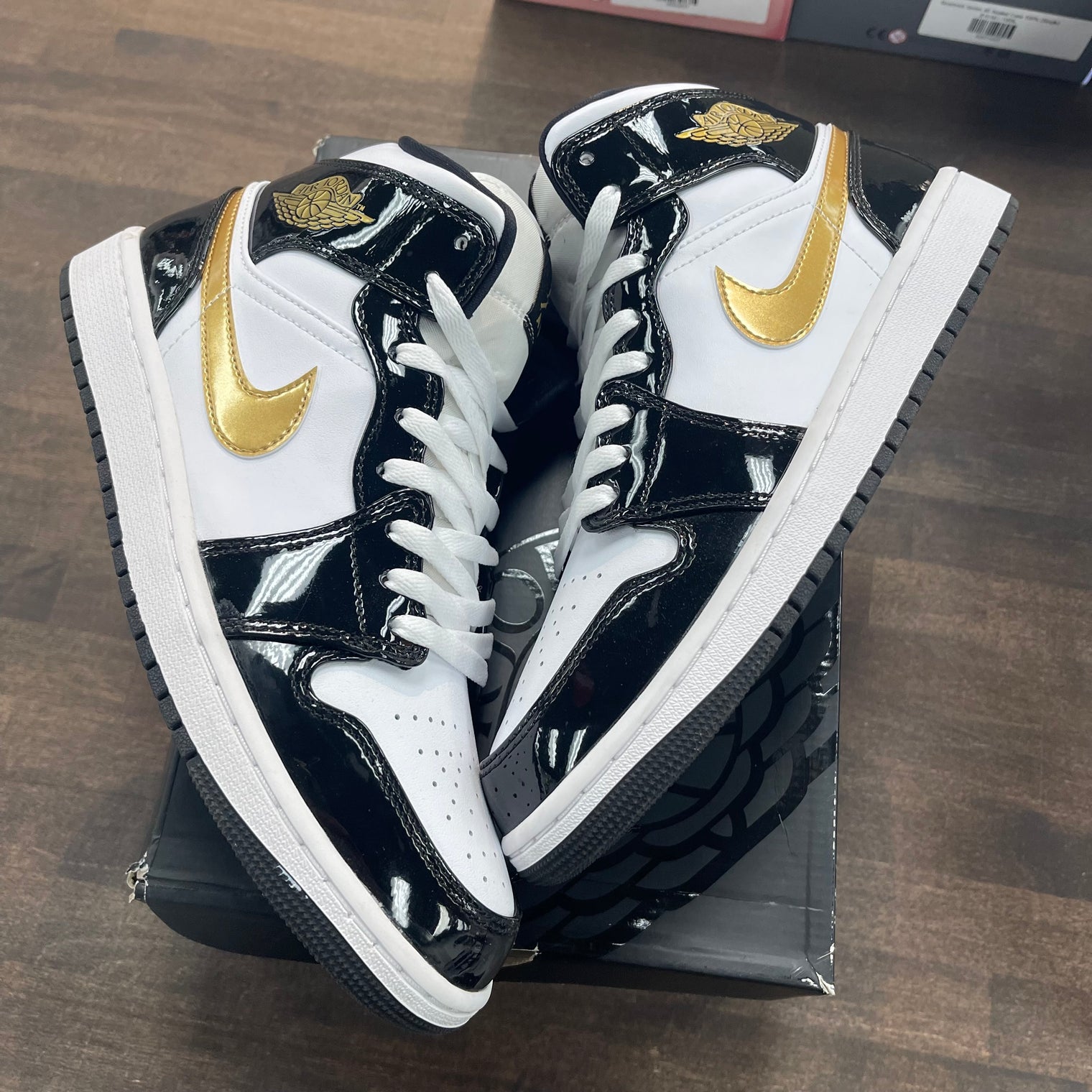 Patent Gold Jordan 1 Mid (USED)