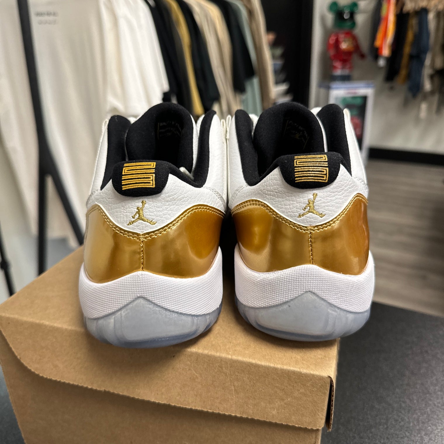 Air Jordan 11 Retro Low Closing Ceremony (Like New, no box)