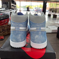 Hyper Royal Jordan 1 High (Lightly Worn)