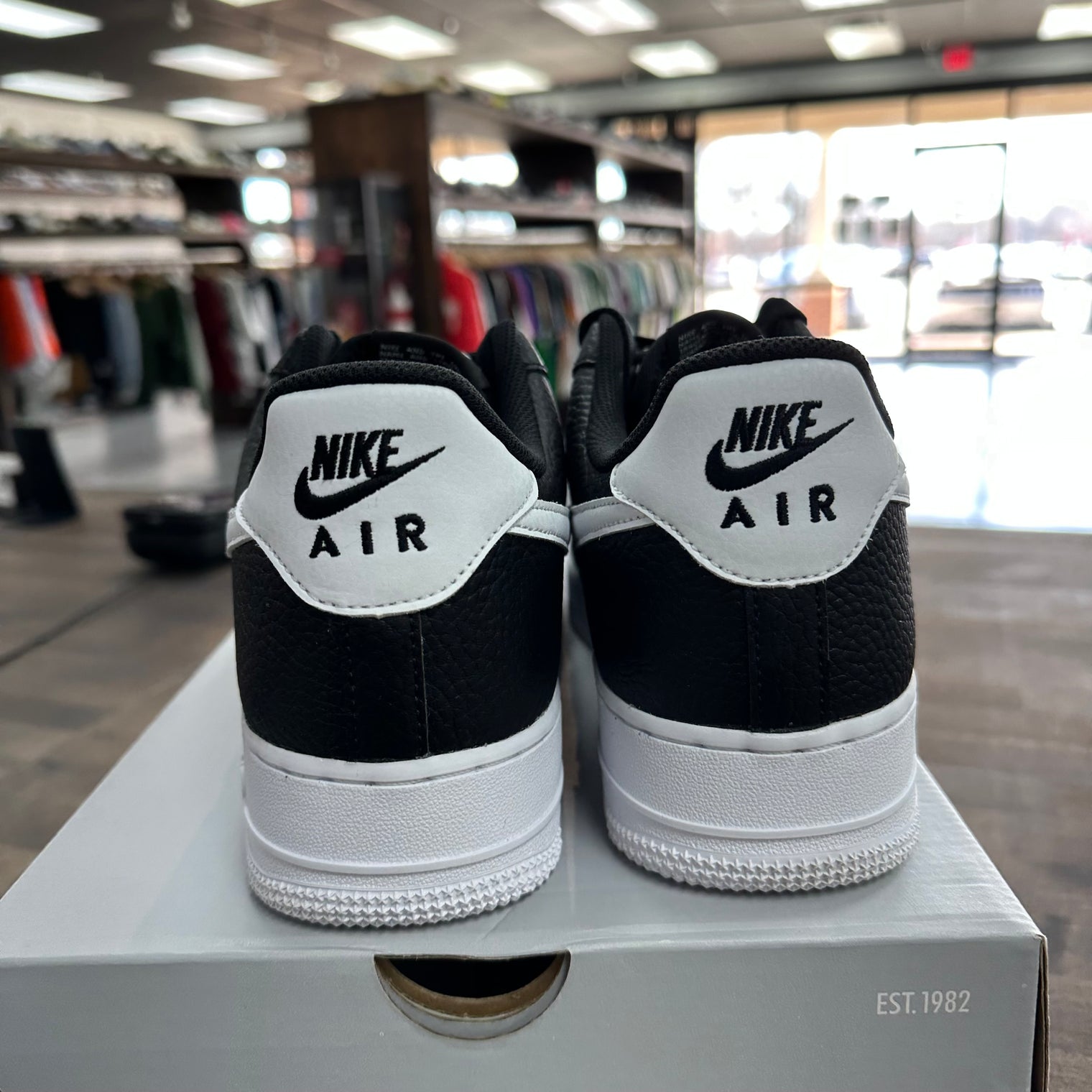 Nike Air Force 1 Low '07 Black White Pebbled Leather (US 10) (USED)