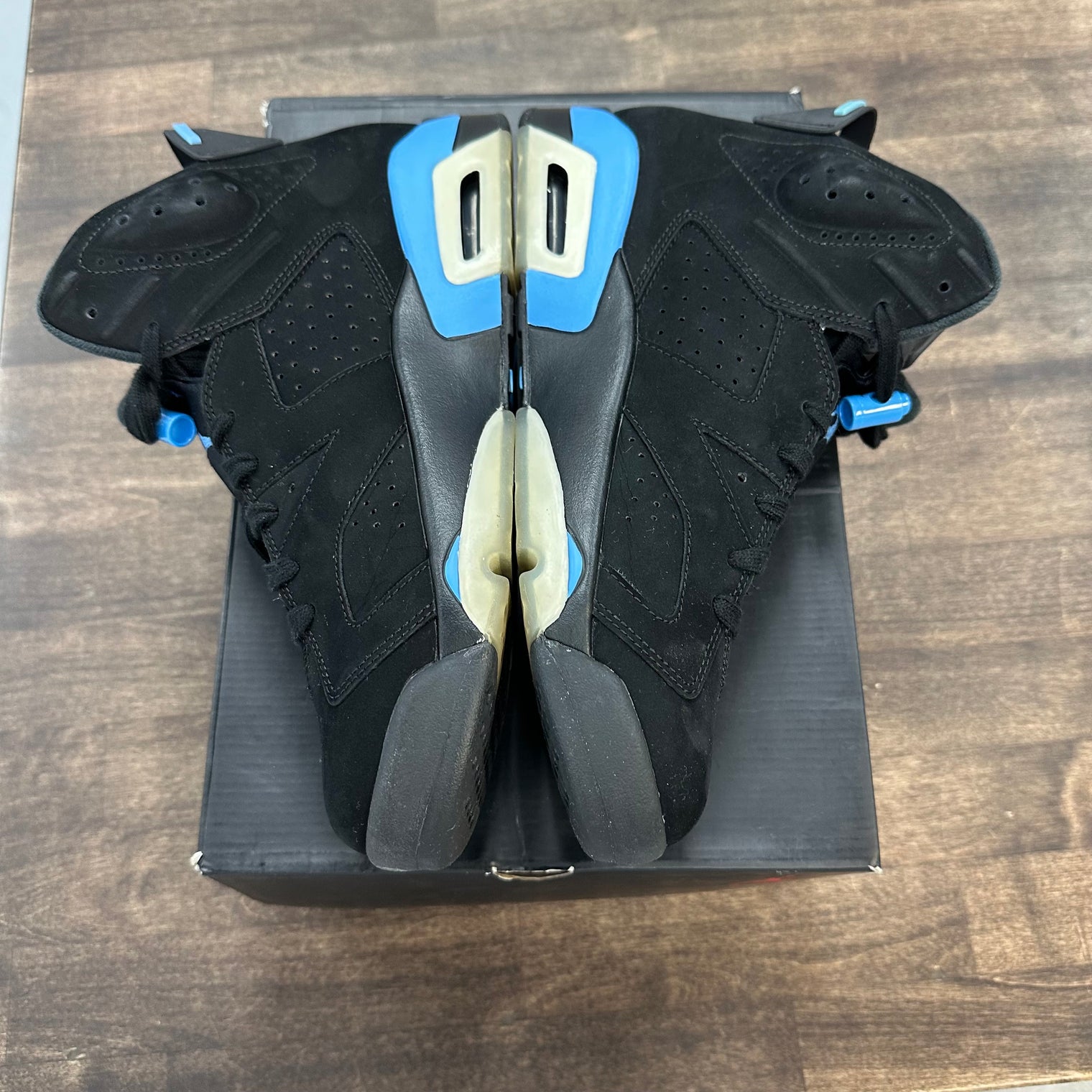 UNC Jordan 6 Retro (Used)