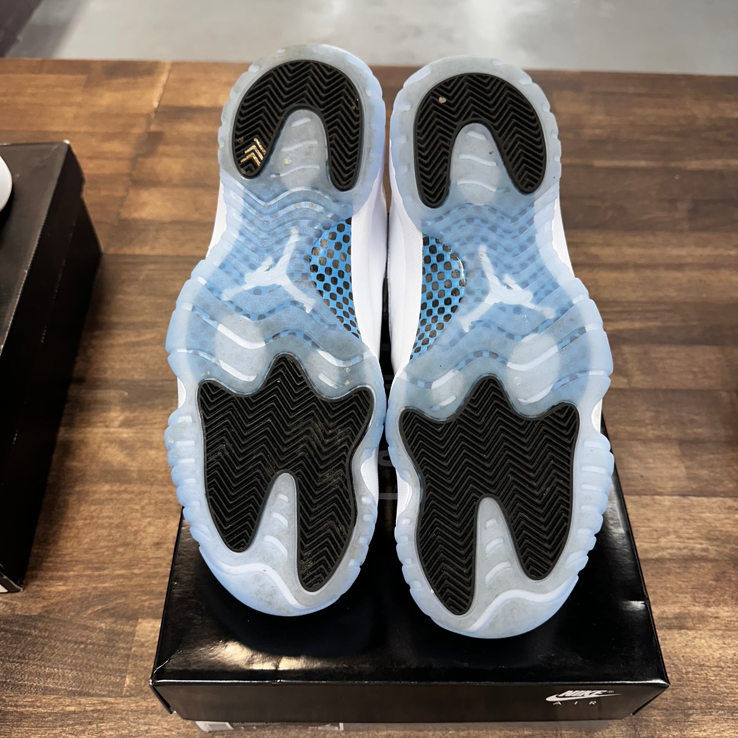 Legend Blue Jordan 11 (2025) (USED)