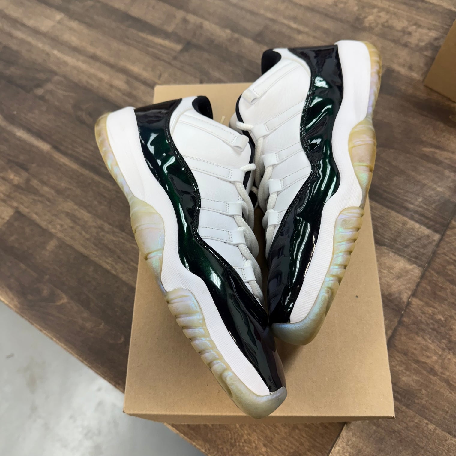 Emerald Jordan 11 Low (USED, No Box)