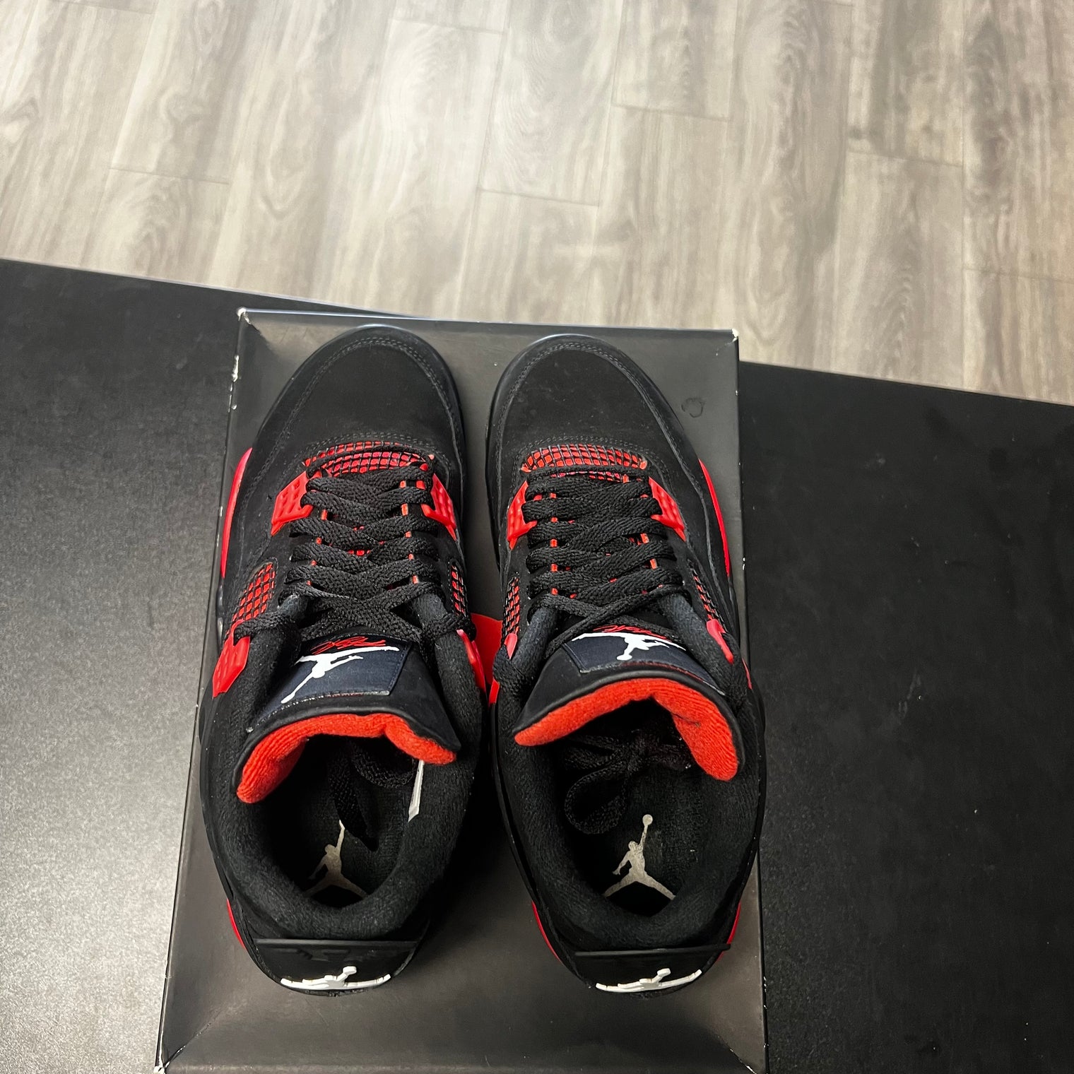 Jordan 4 Retro Red Thunder (USED)