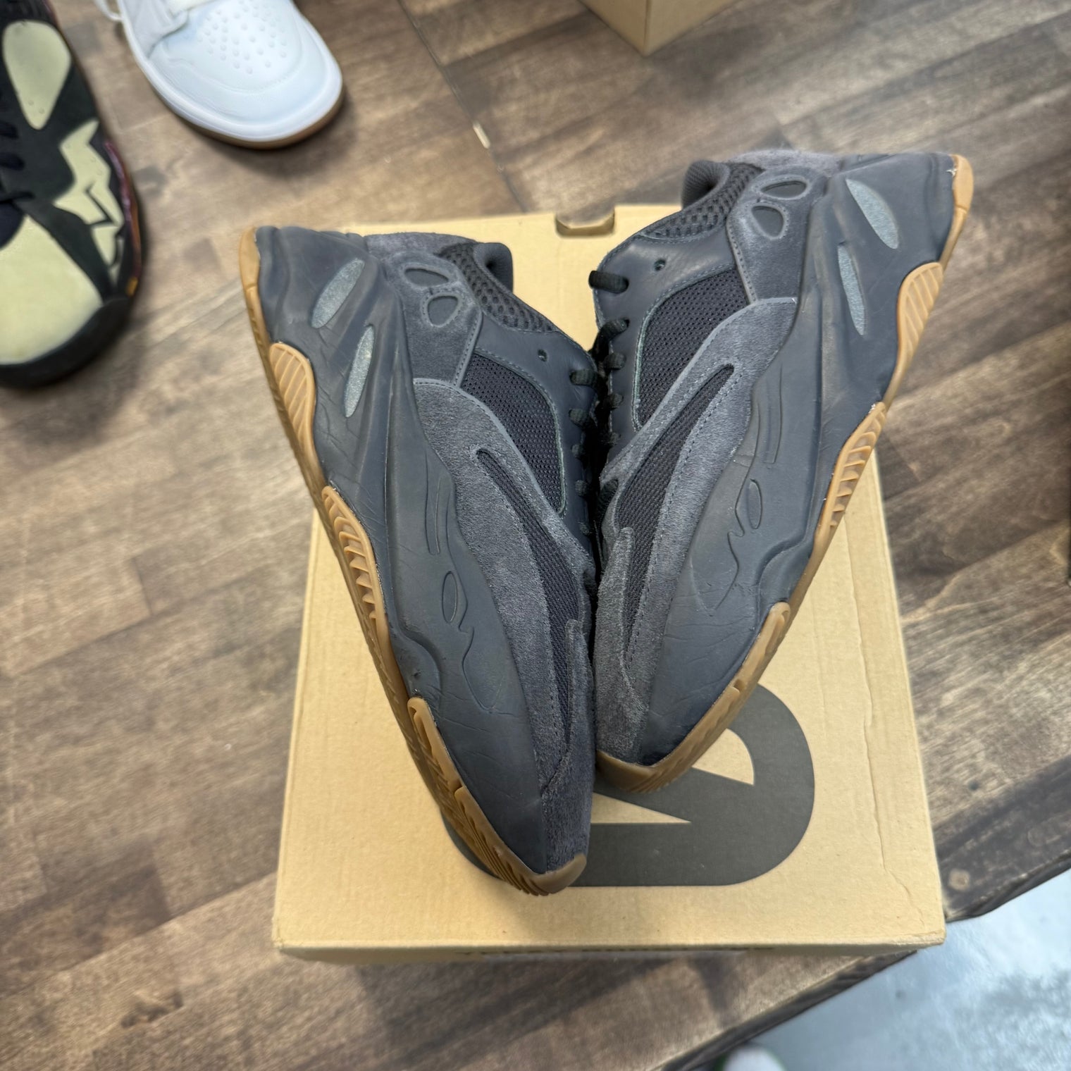 Utility Black Yeezy 700 (USED)