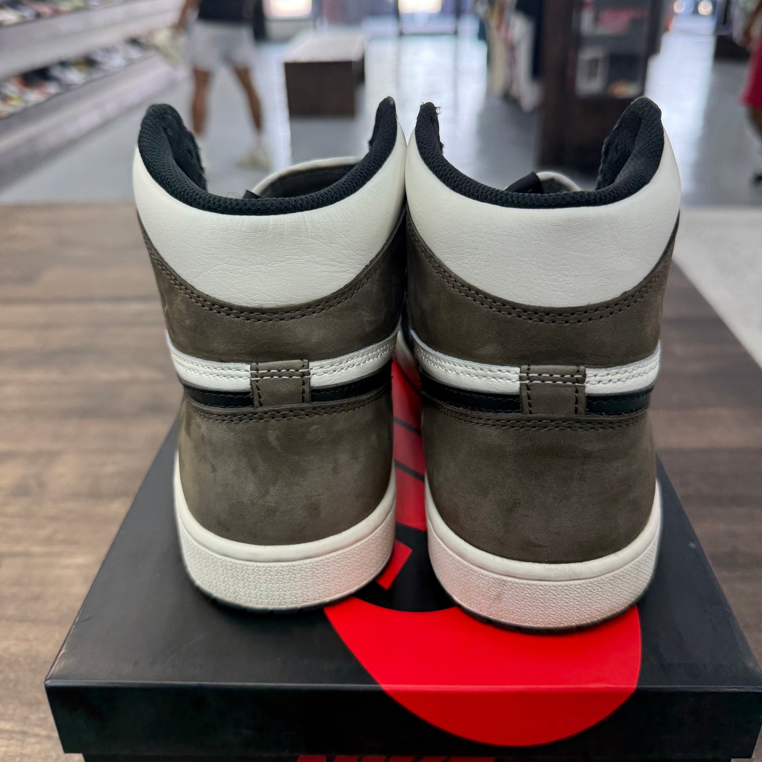 Dark Mocha Jordan 1 High (USED)