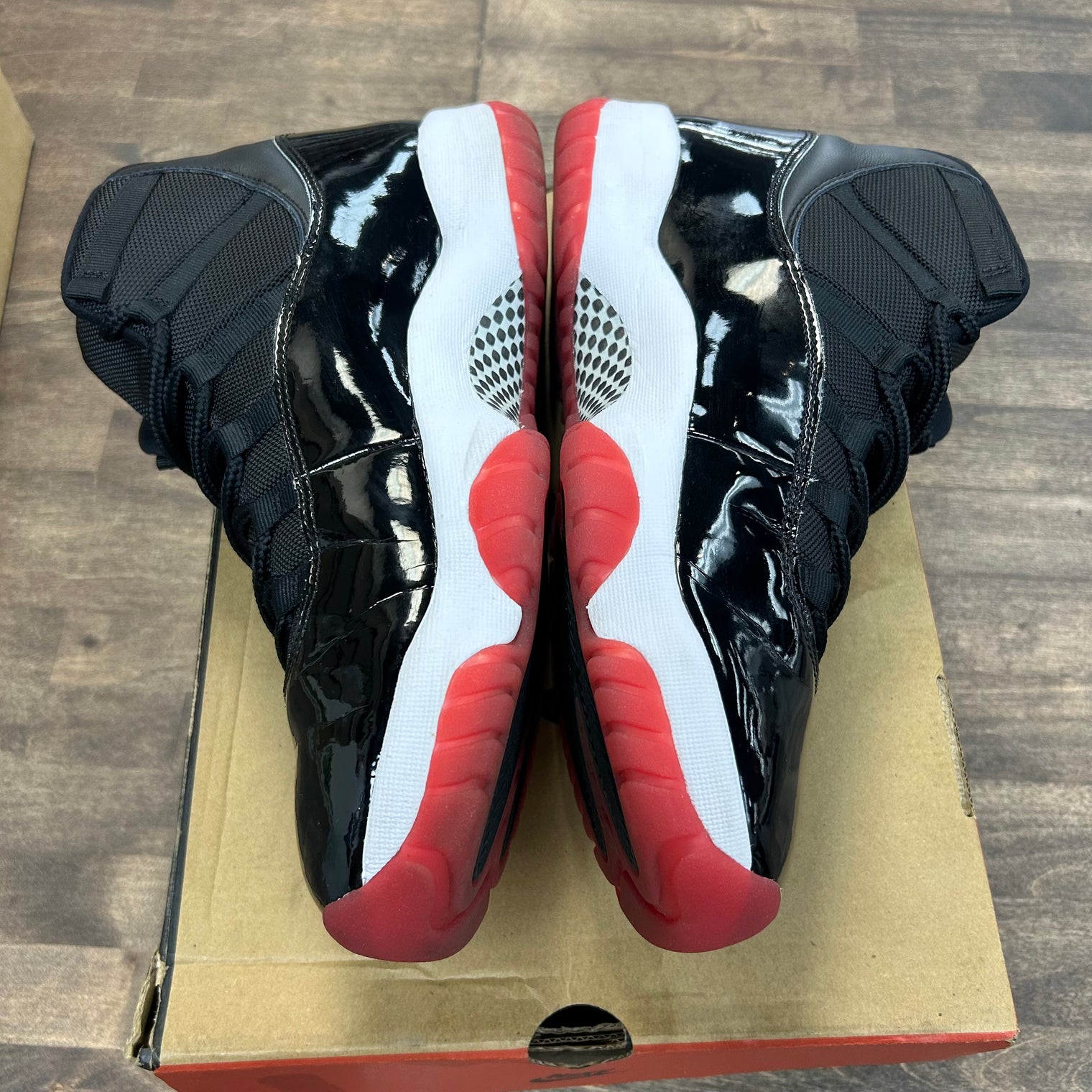 Bred Jordan 11 (2019) (USED)