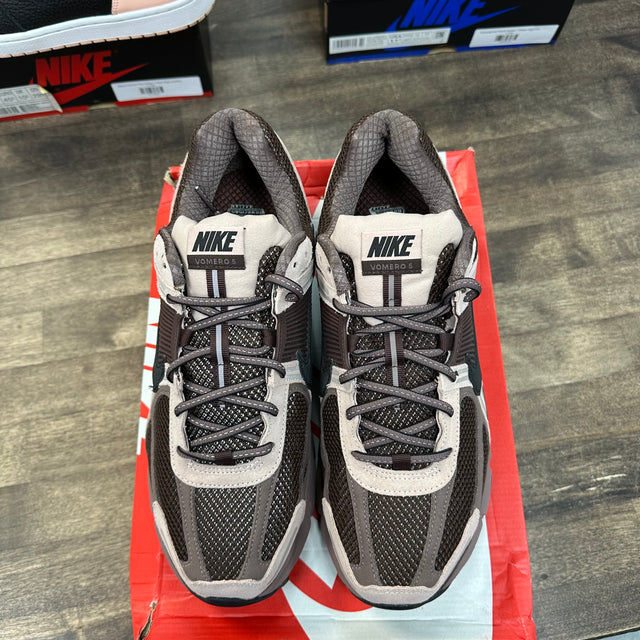 Plum Eclipse Nike Zoom Vomero 5 (Women's) (USED)