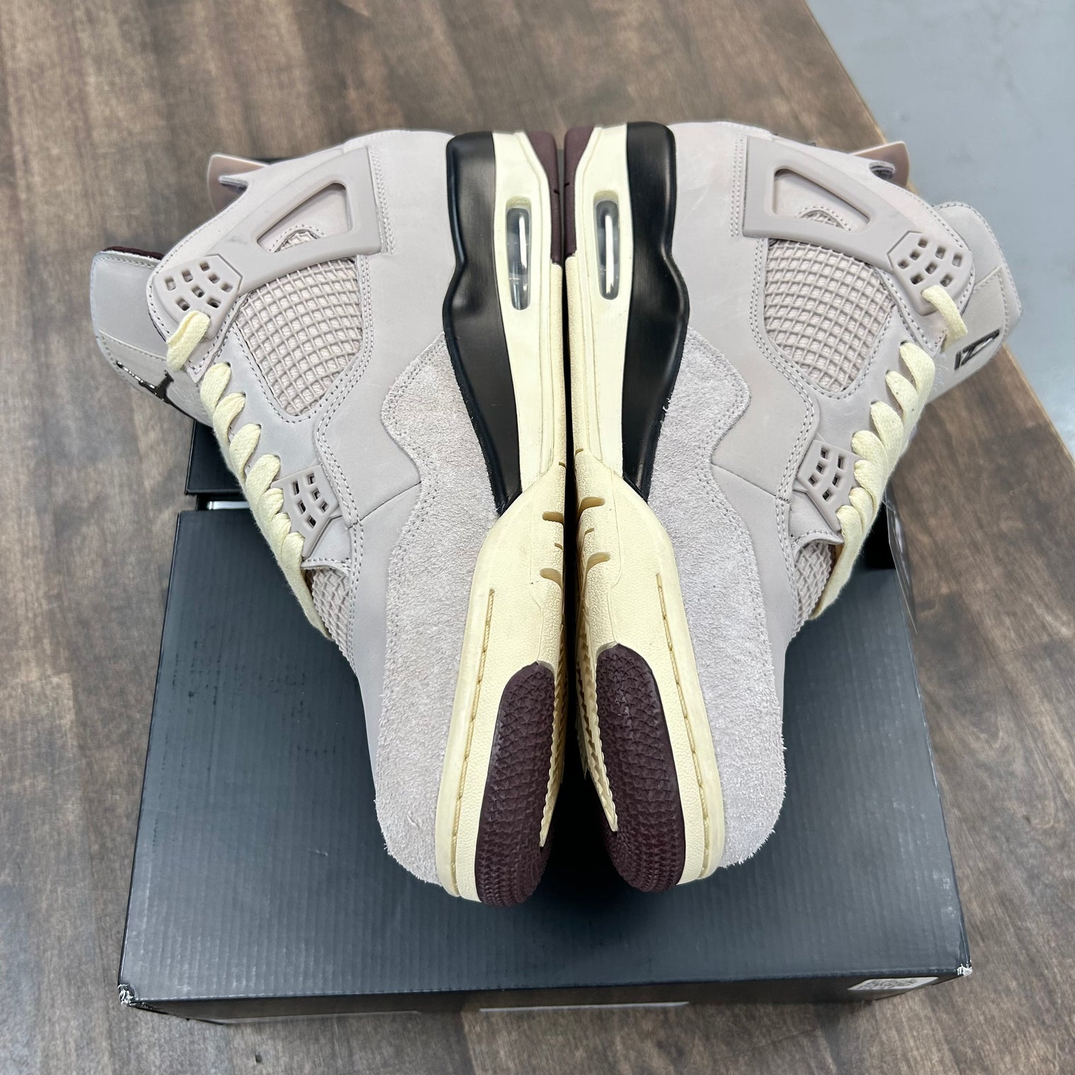 (W) WYWS A Ma Maniere Jordan 4 (USED)