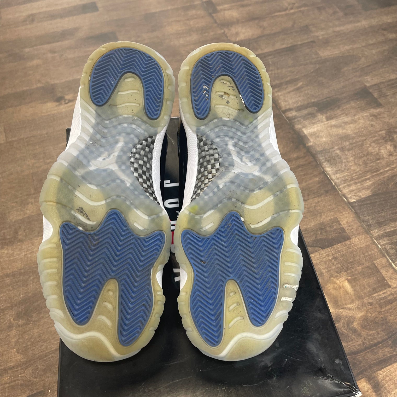 Space Jam Jordan 11 Low (USED)