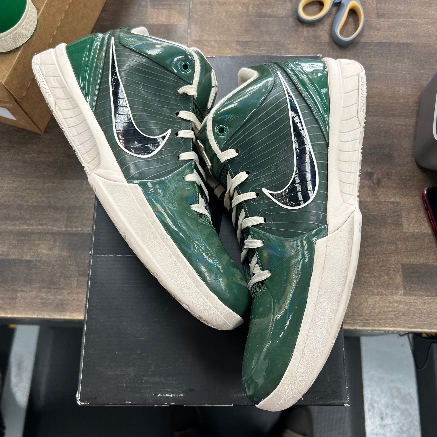 Undefeated Milwaukee Bucks Kobe 5 Protro (USED)