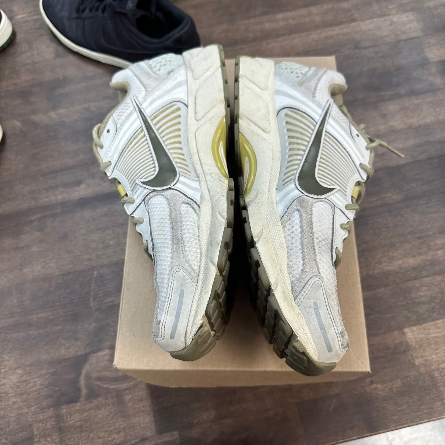 Nike Zoom Vomero 5 Neutral Olive (USED,No Box)