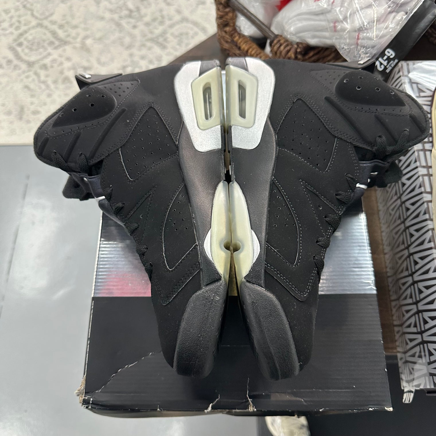 Chrome Jordan 6 (USED)