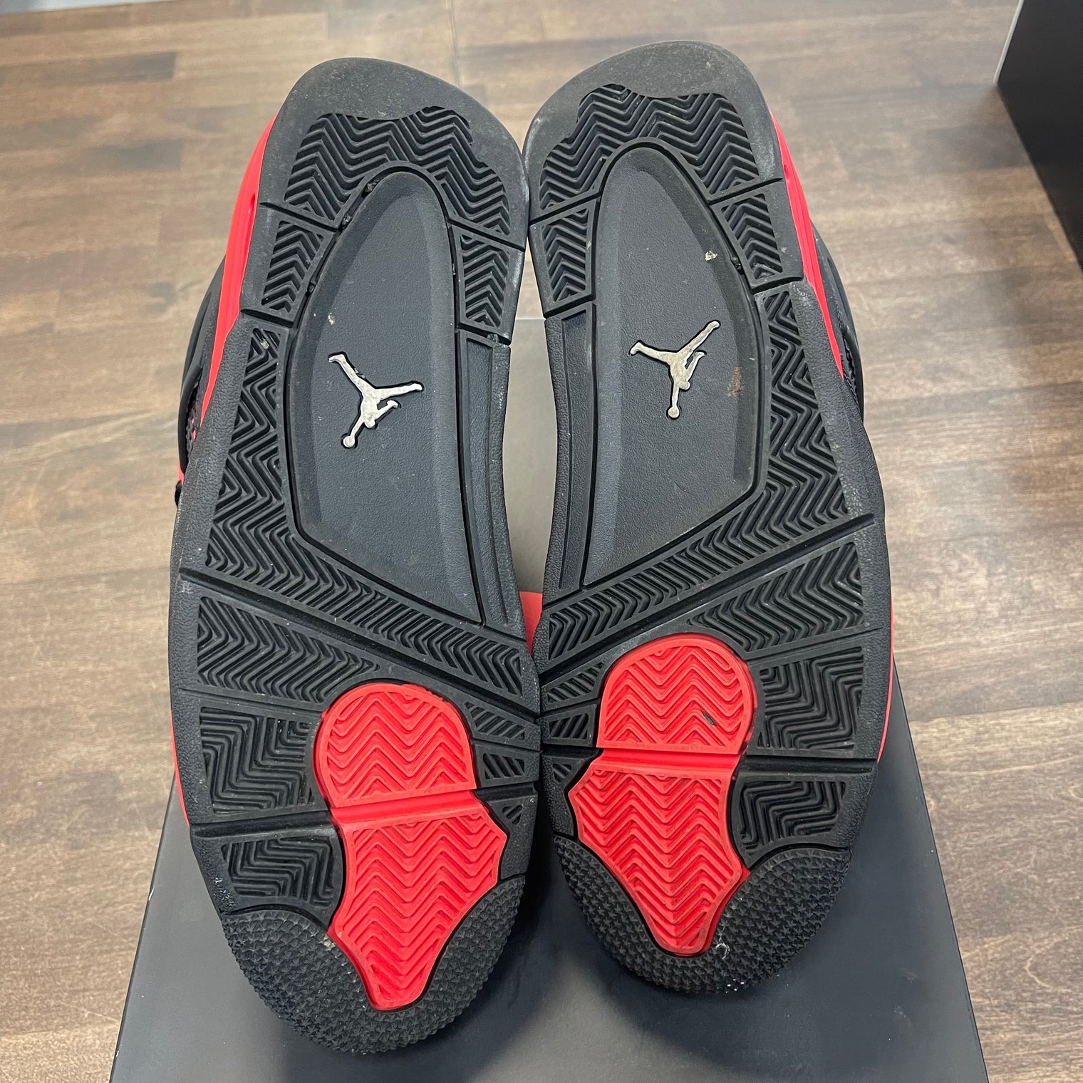 Red Thunder Jordan 4 (USED)