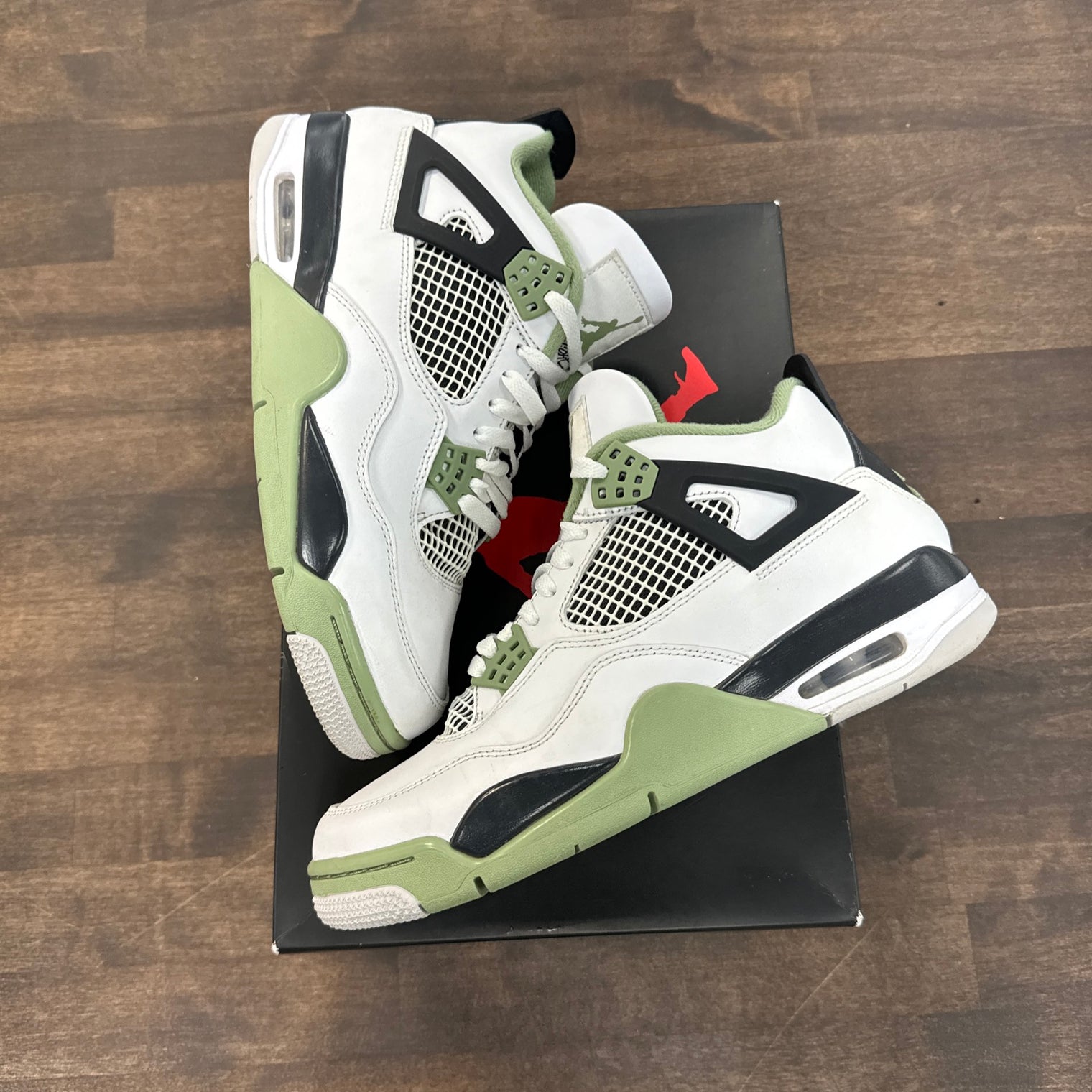 Seafoam Jordan 4 Retro (USED)