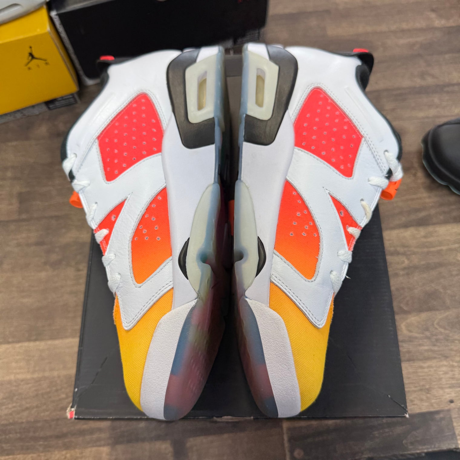 Dongdan Jordan 6 Low  Retro (Lightly Worn)
