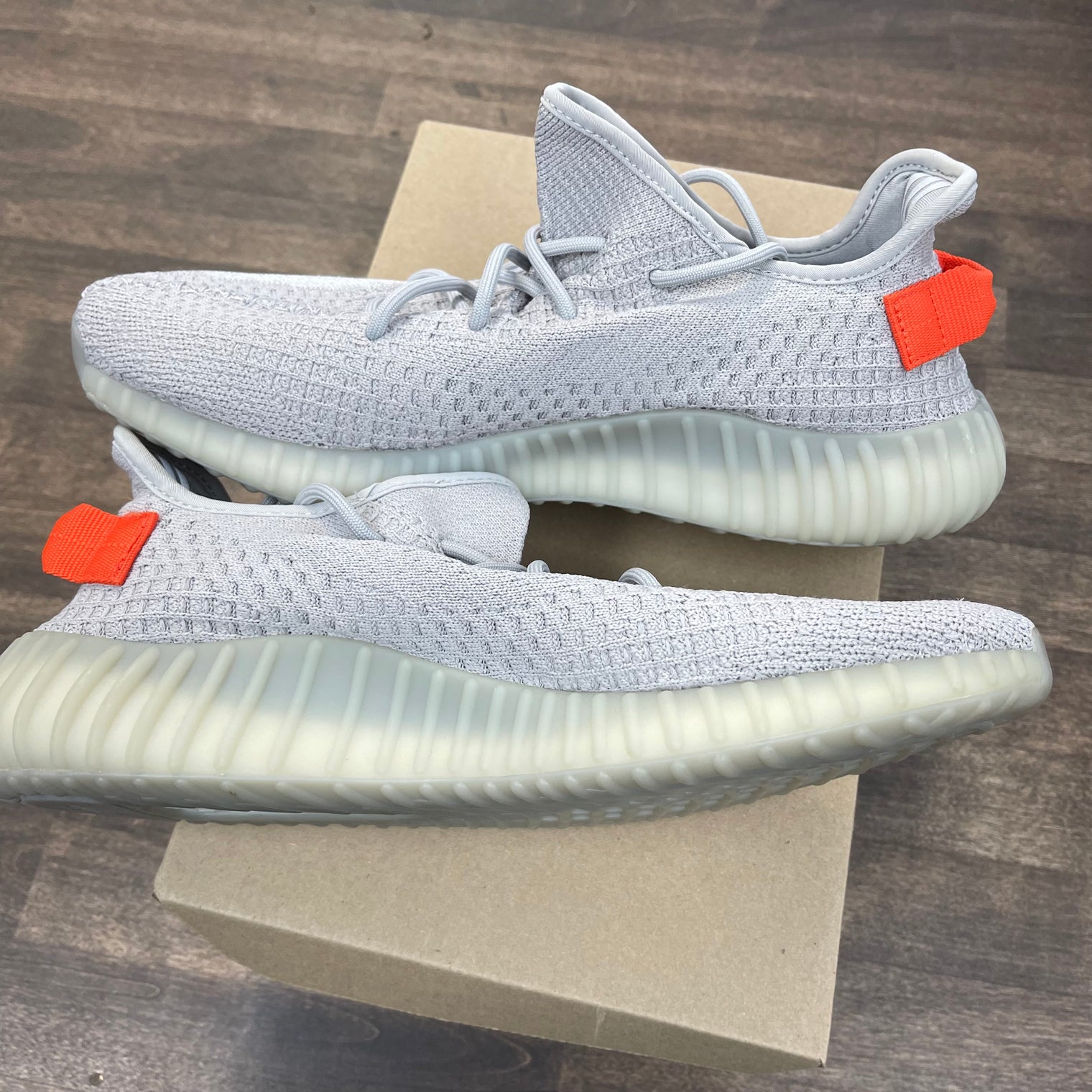 Tail Light Yeezy 350 (USED,No Box)