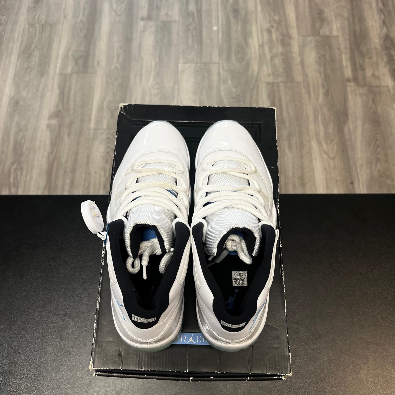 Legend Blue Jordan 11 (USED)