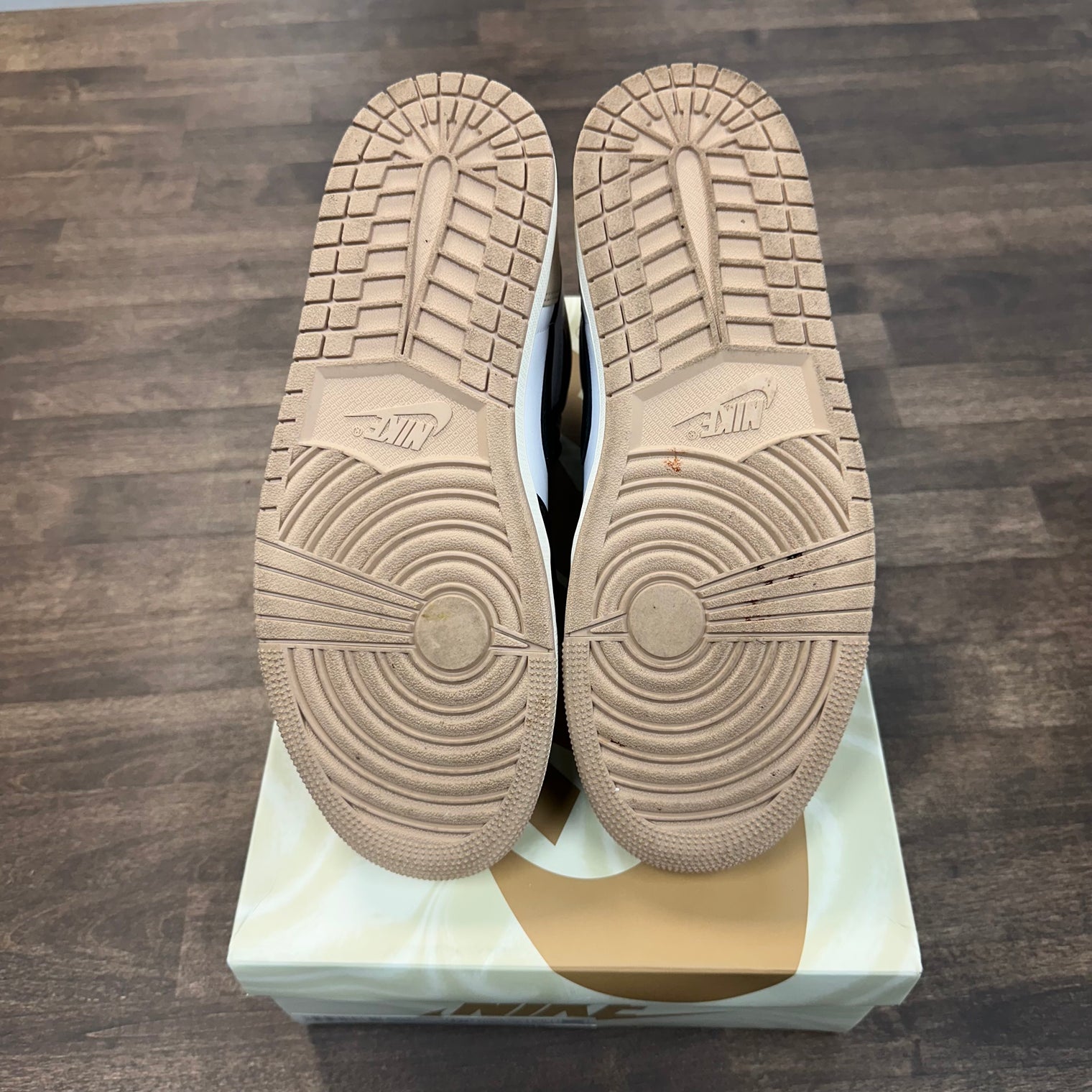 Latte Jordan 1 High (W) (USED)