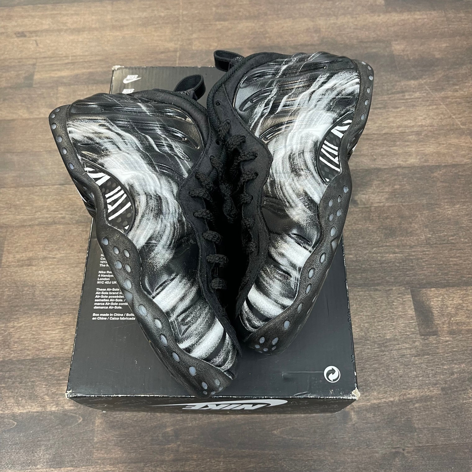 Dream a World Nike Air Foamposite (USED)