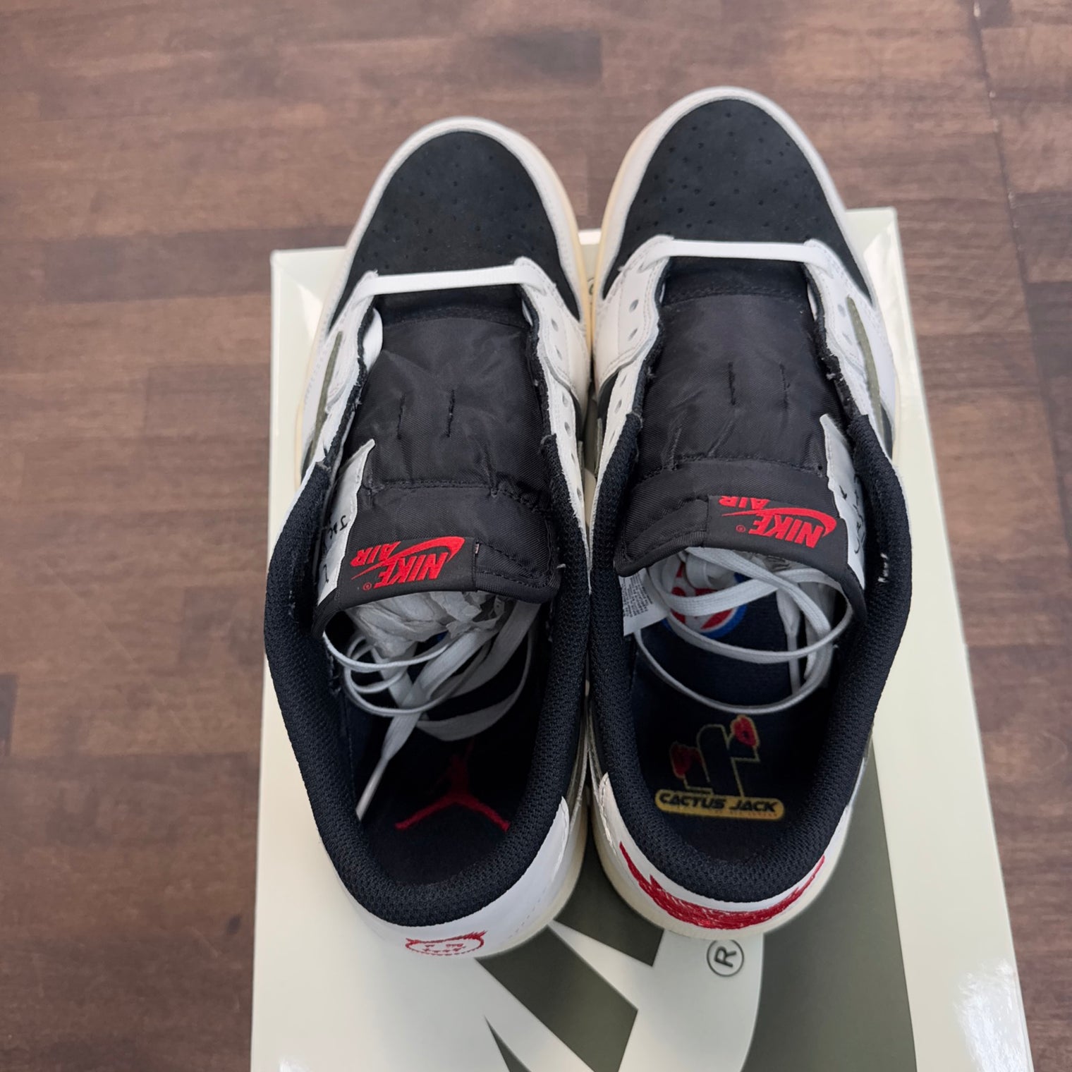 (W) Medium Olive Jordan 1 Low OG Travis Scott (USED)
