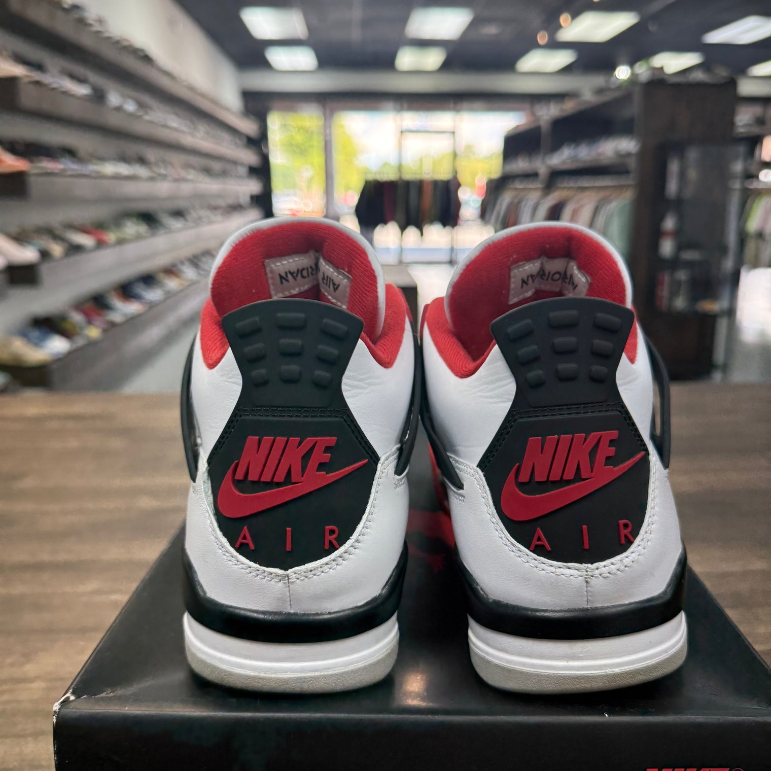 Fire Red Jordan 4 2020 (USED)