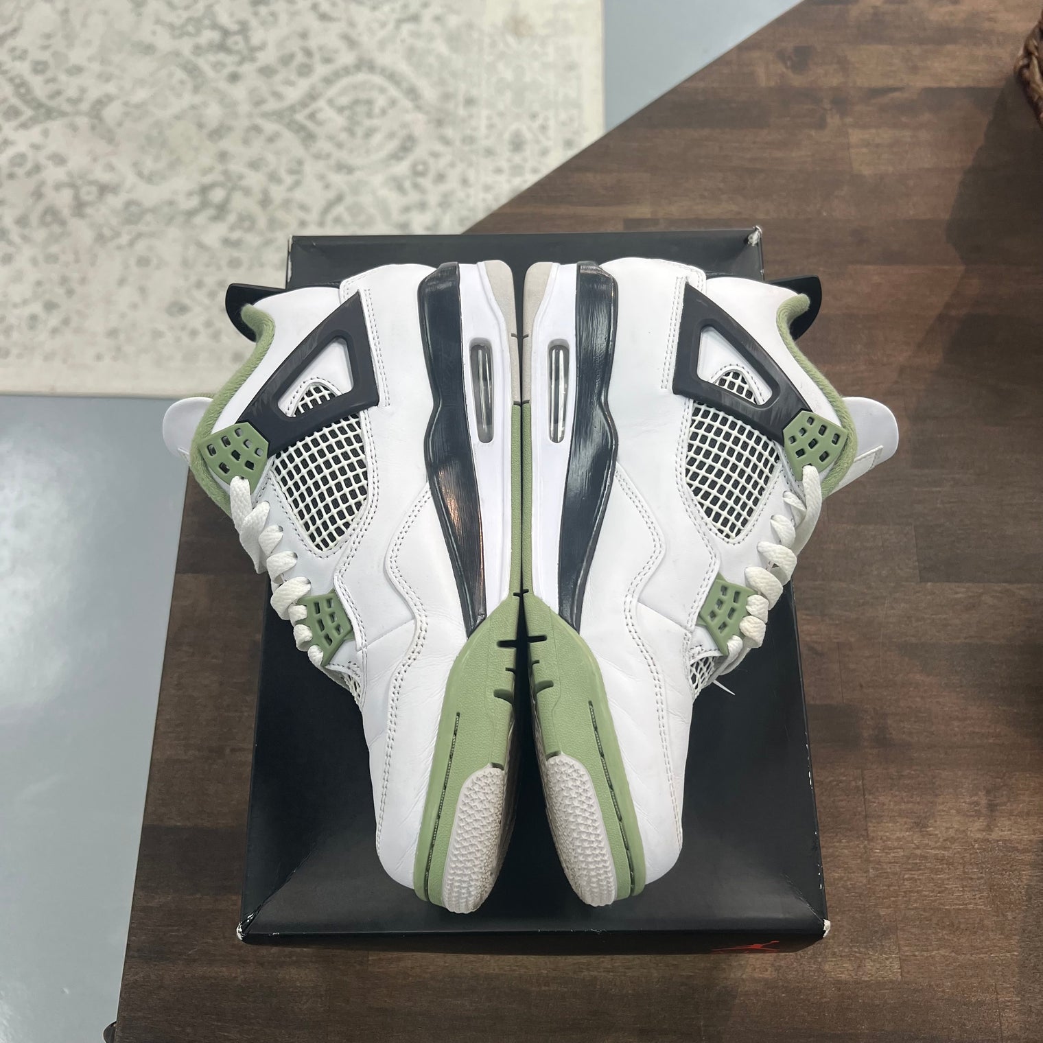 Seafoam Jordan 4 Retro (USED)