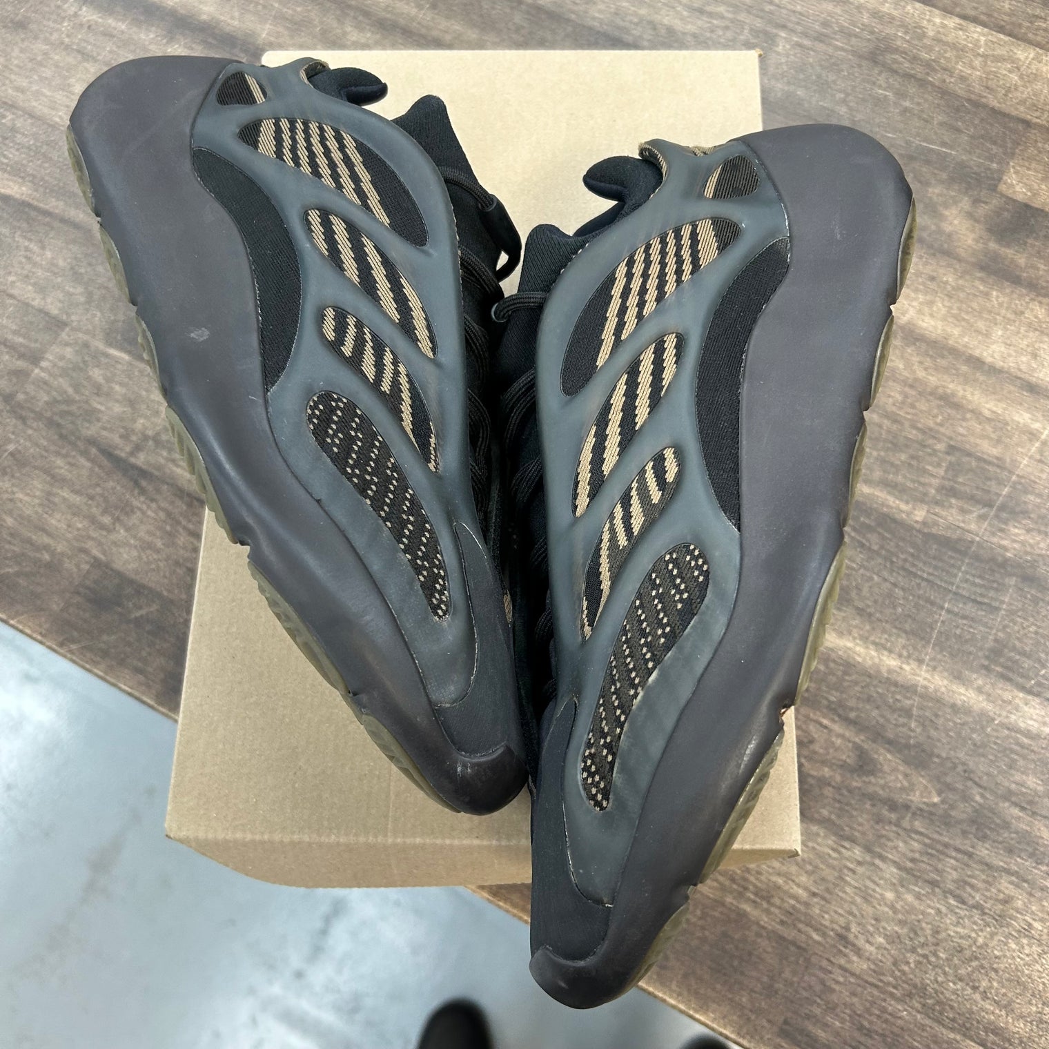 Clay Brown Yeezy 700 V3 (USED, No Box)