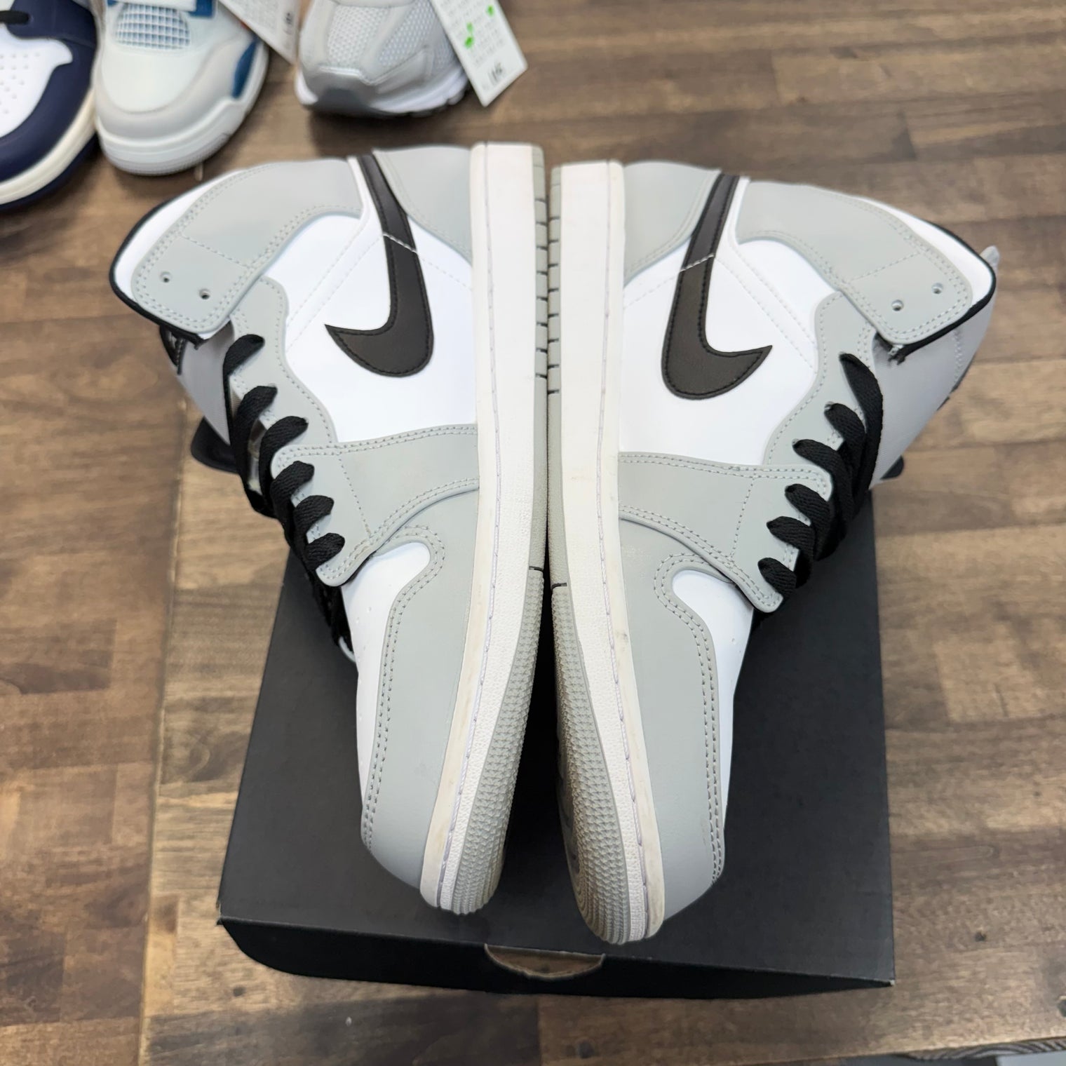 Light Smoke Grey Jordan 1 Mid (USED)
