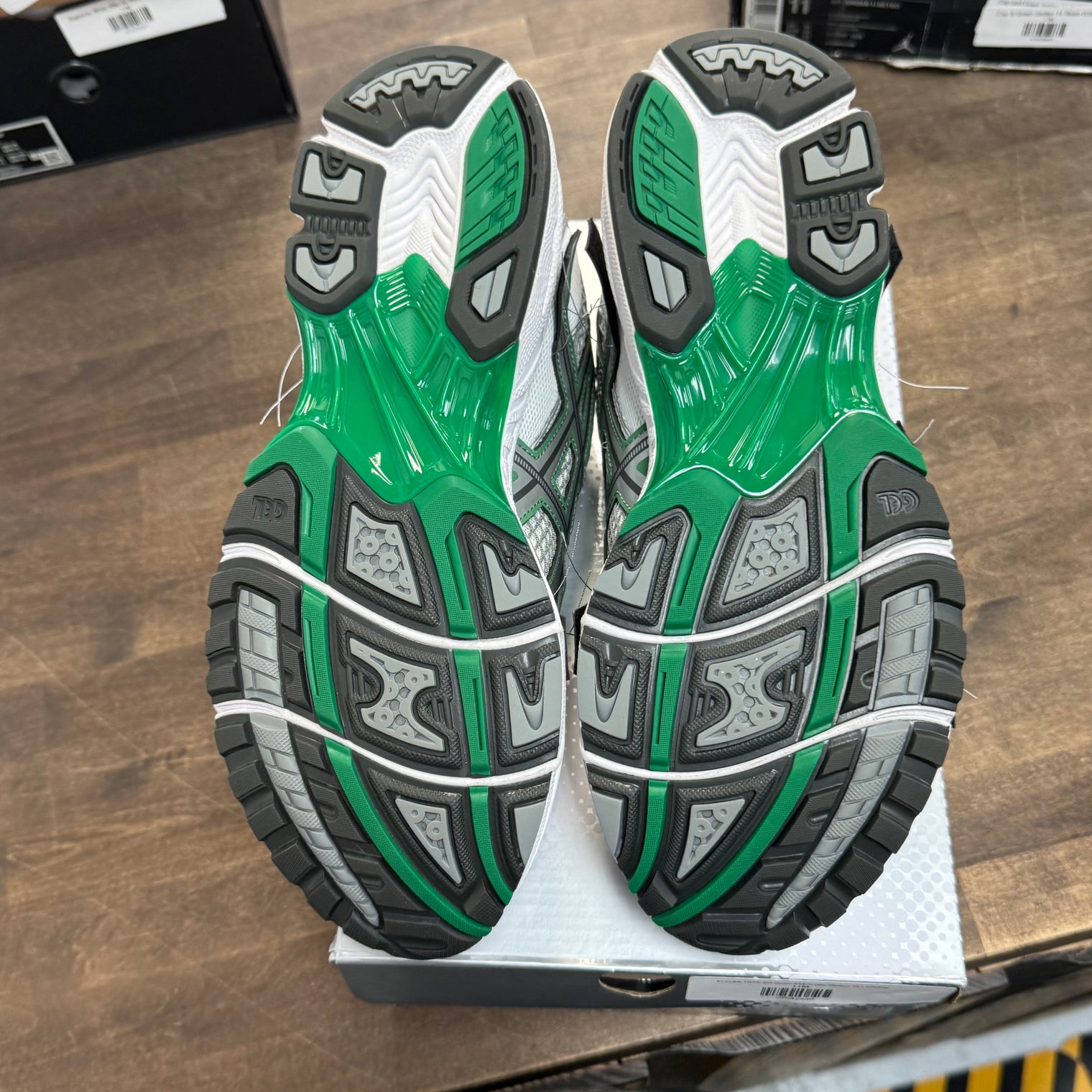 Invincible HTTP 404 Green ASICS GEL-Nimbus 10.1 (USED)