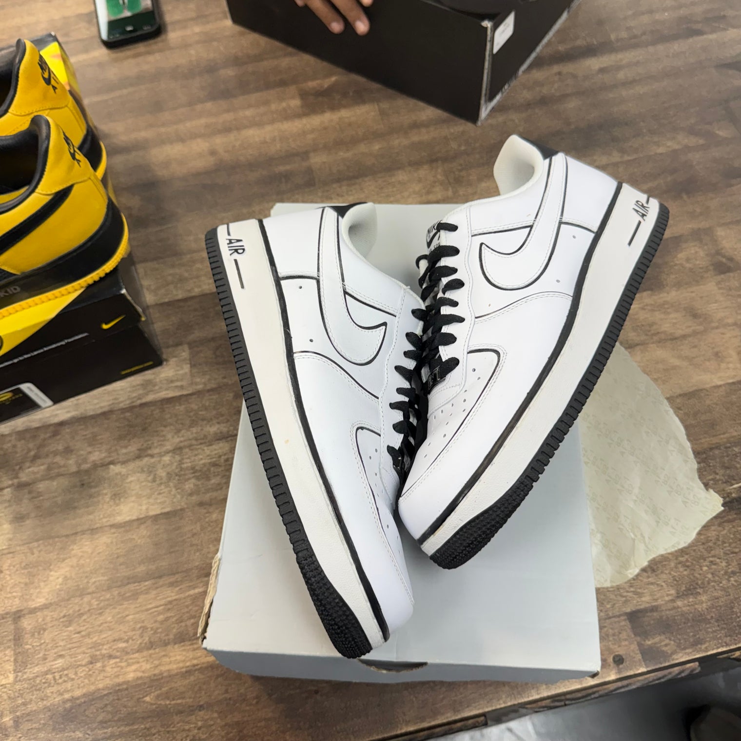 Black Outline White Nike Air Force 1 Low (USED)