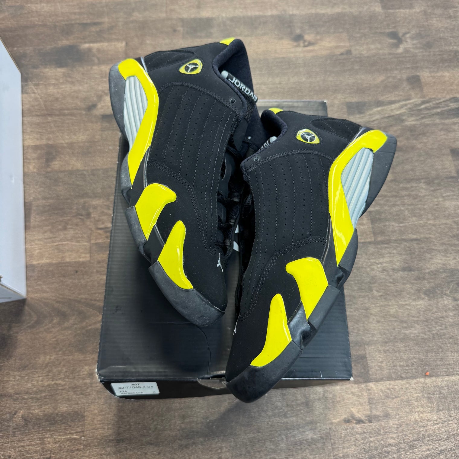 Thunder Jordan 14 Retro (USED)