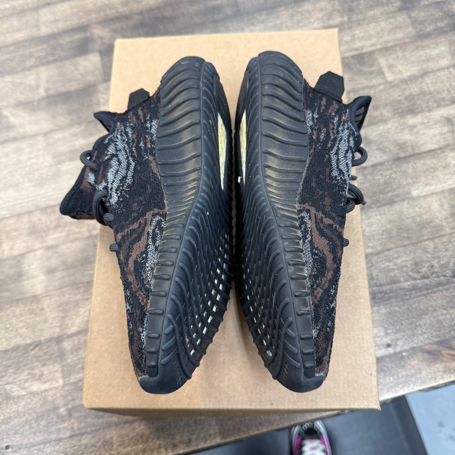 MX Rock adidas Yeezy Boost 350 V2 (USED,No Box)