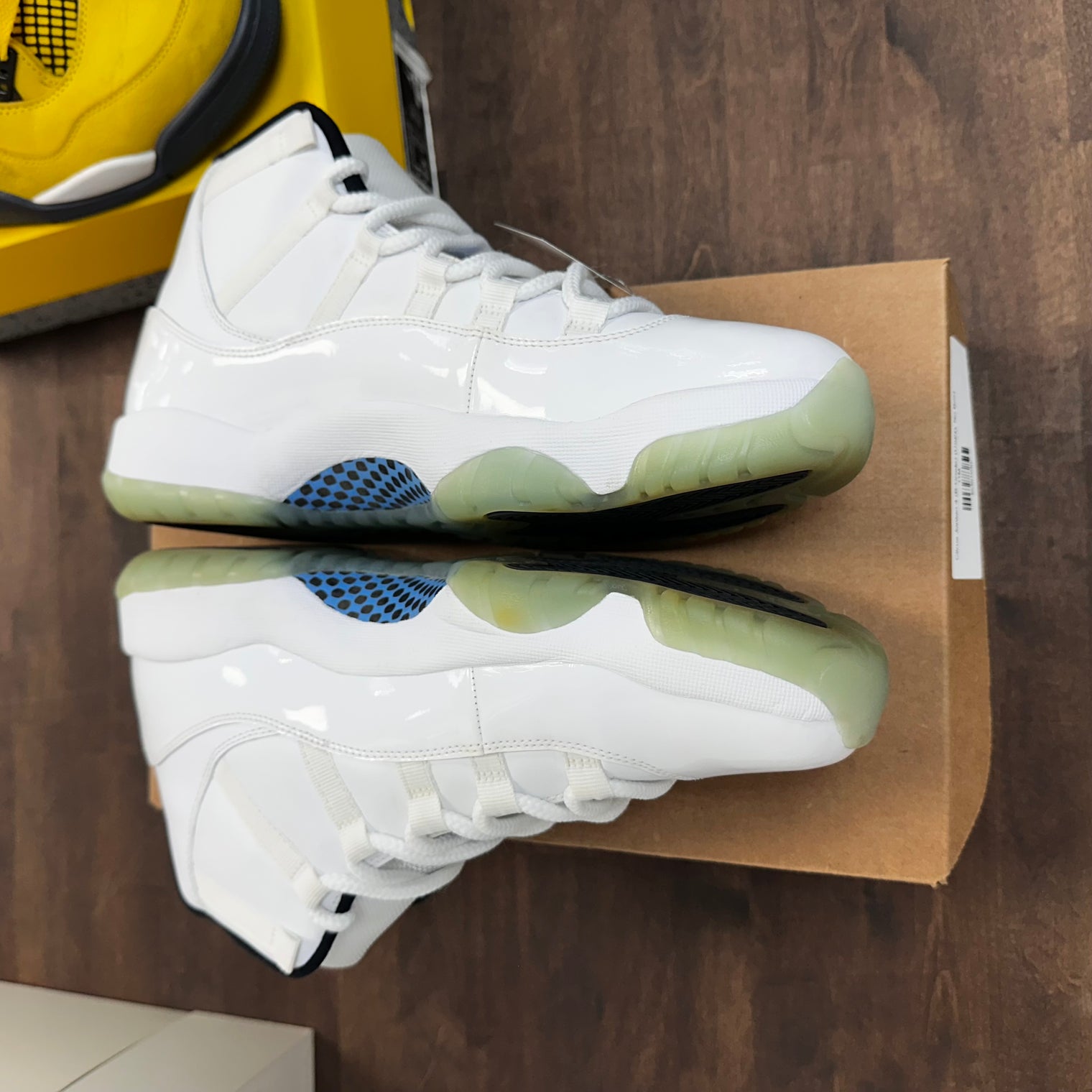 Legend Blue Jordan 11 (2014) (USED,No Box)
