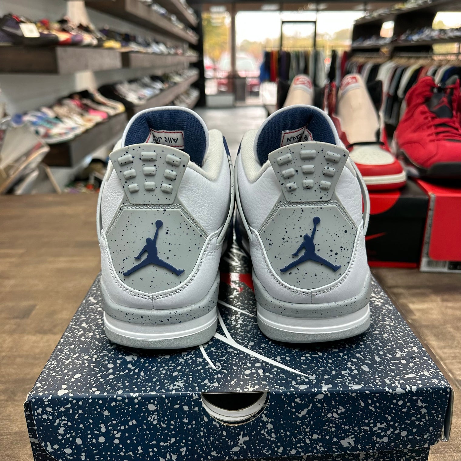 Midnight Navy Jordan 4 Retro (Lightly Worn)