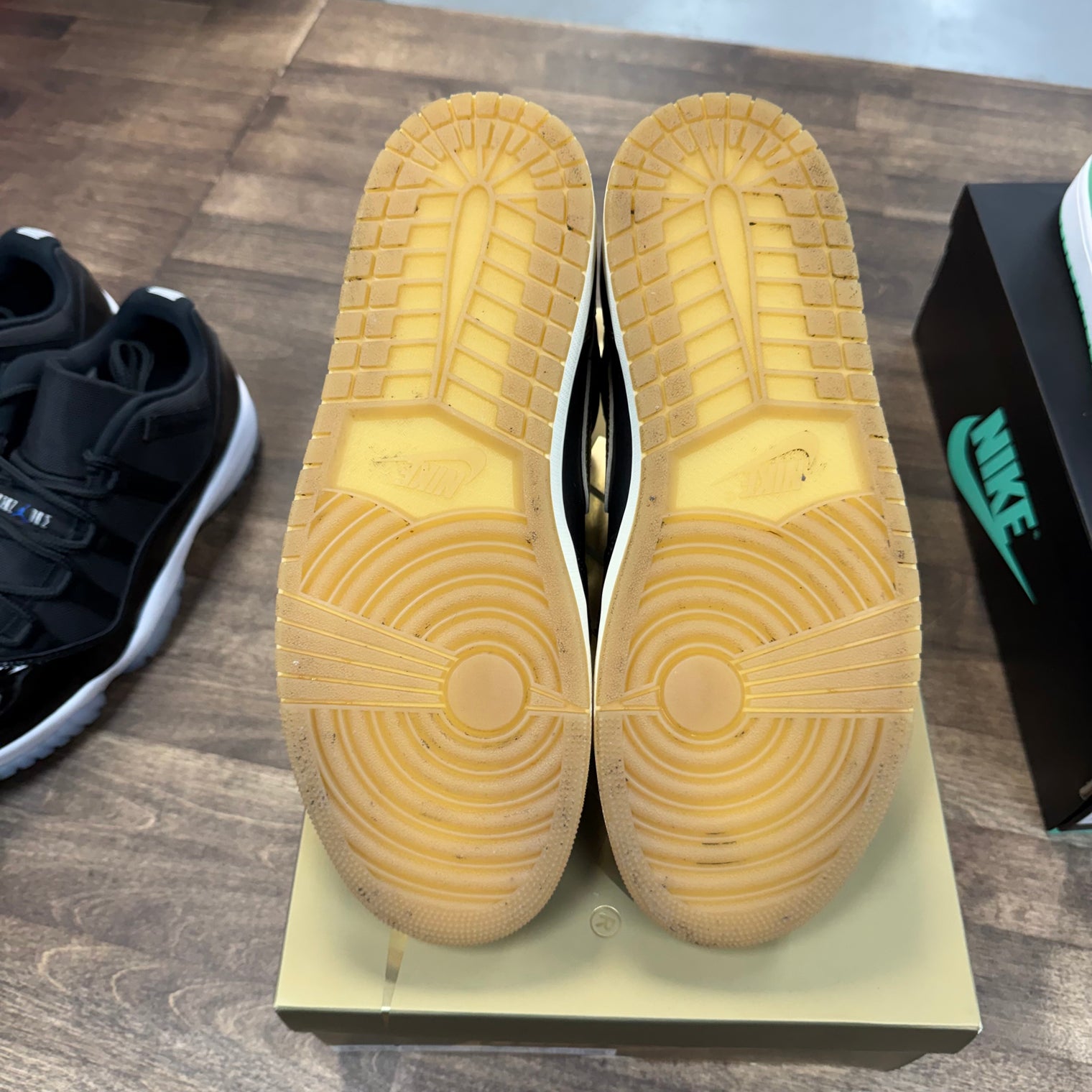 Black Metallic Gold Jordan 1 High (USED)