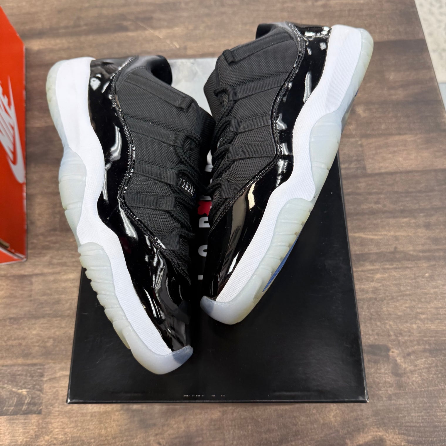 Space Jam Jordan 11 Low (USED)